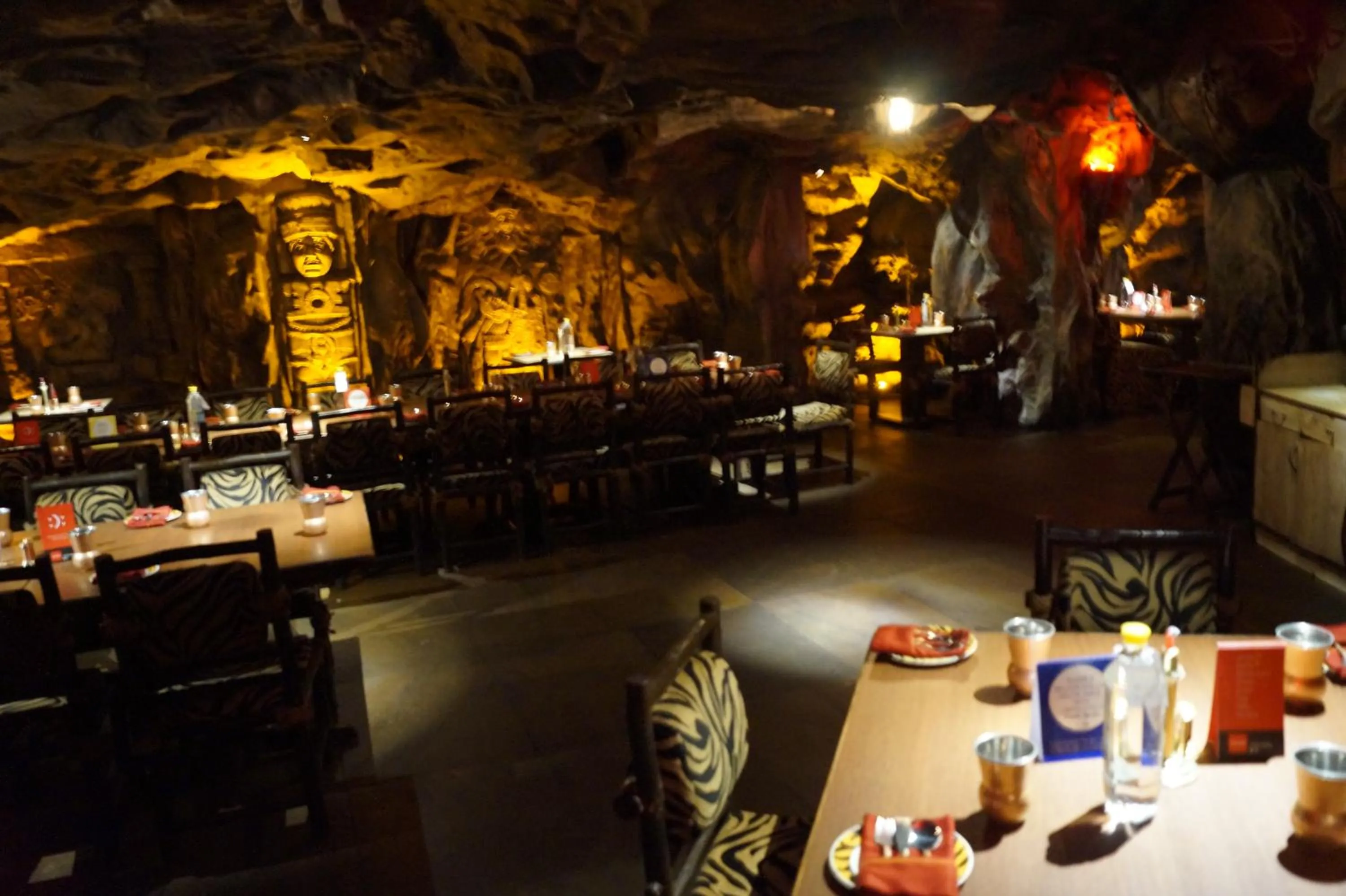 Restaurant/places to eat in The President Hotel