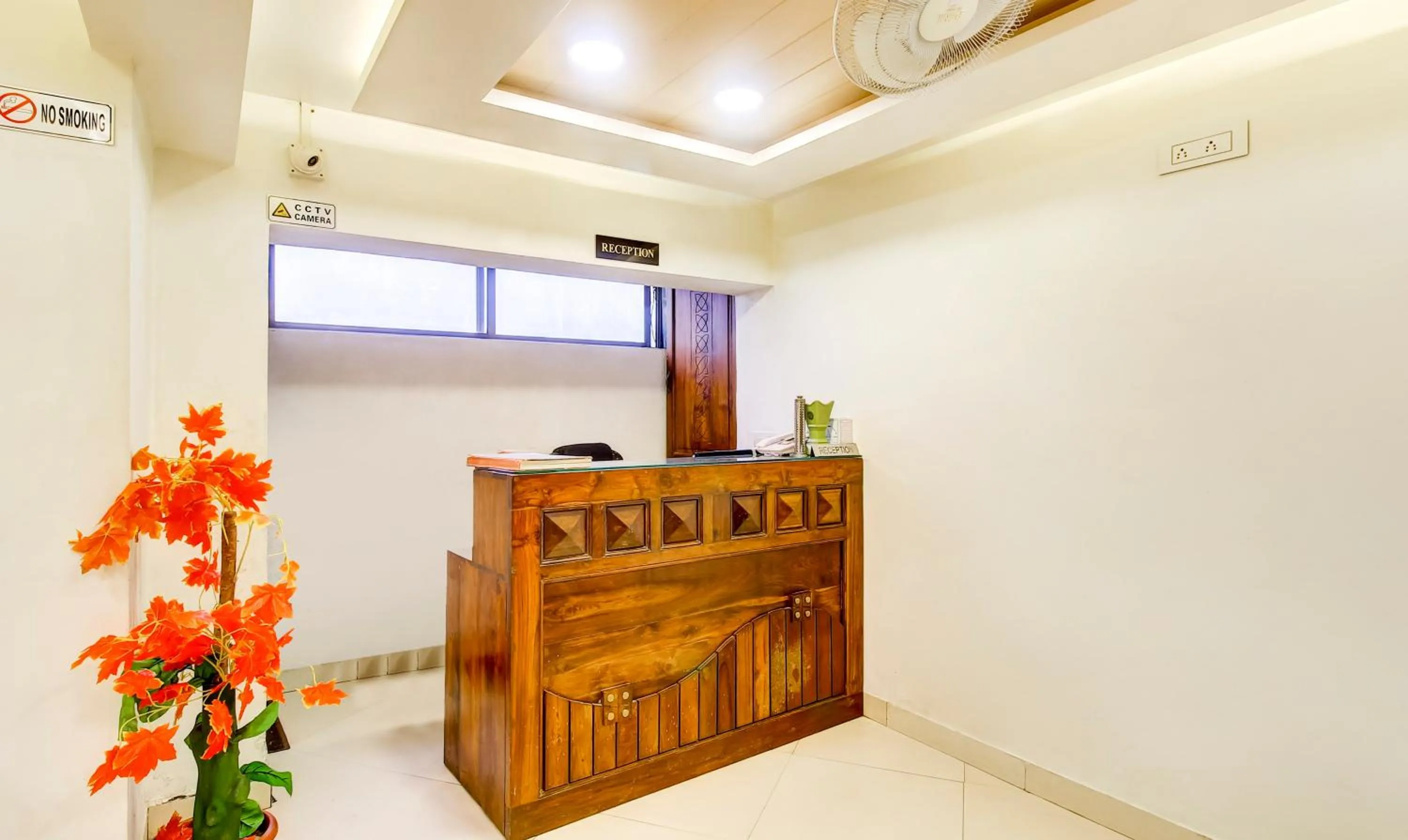 Lobby or reception in Itsy Hotel New Retreat - Main Market, Mahabaleshwar