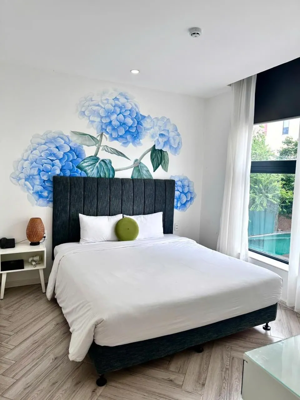 Bedroom, Bed in Len's Hotel