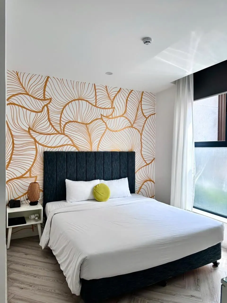 Bedroom, Bed in Len's Hotel