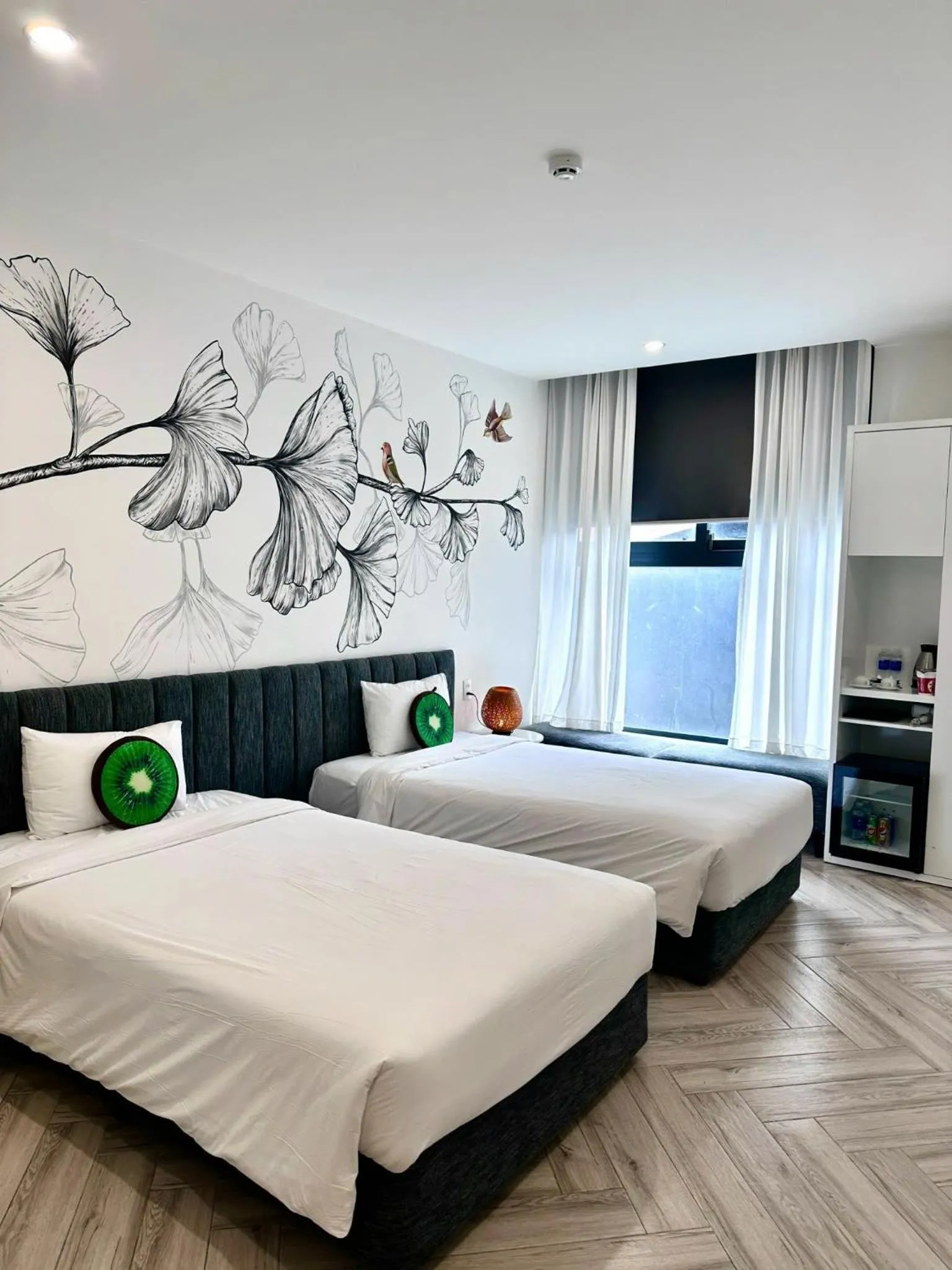 Bedroom, Bed in Len's Hotel