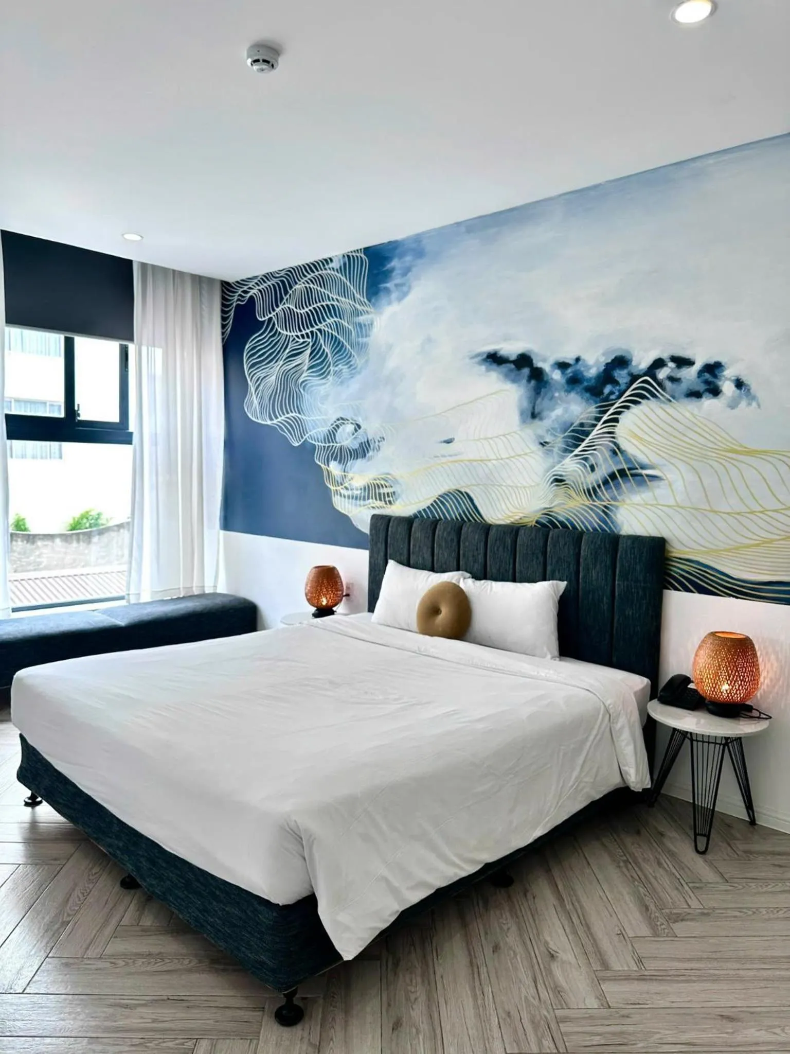 Bedroom, Bed in Len's Hotel