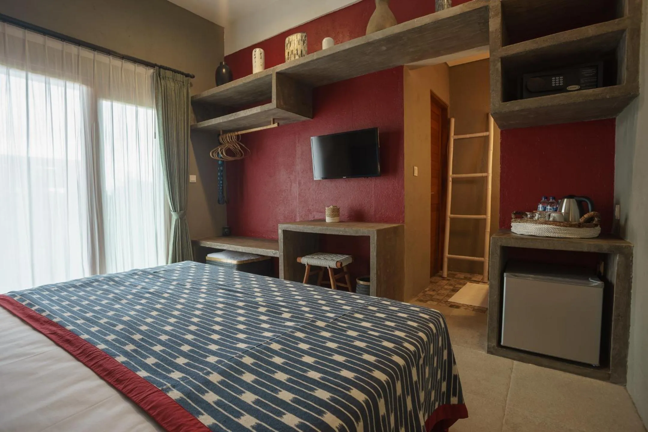 Photo of the whole room, Bed in Wasabi