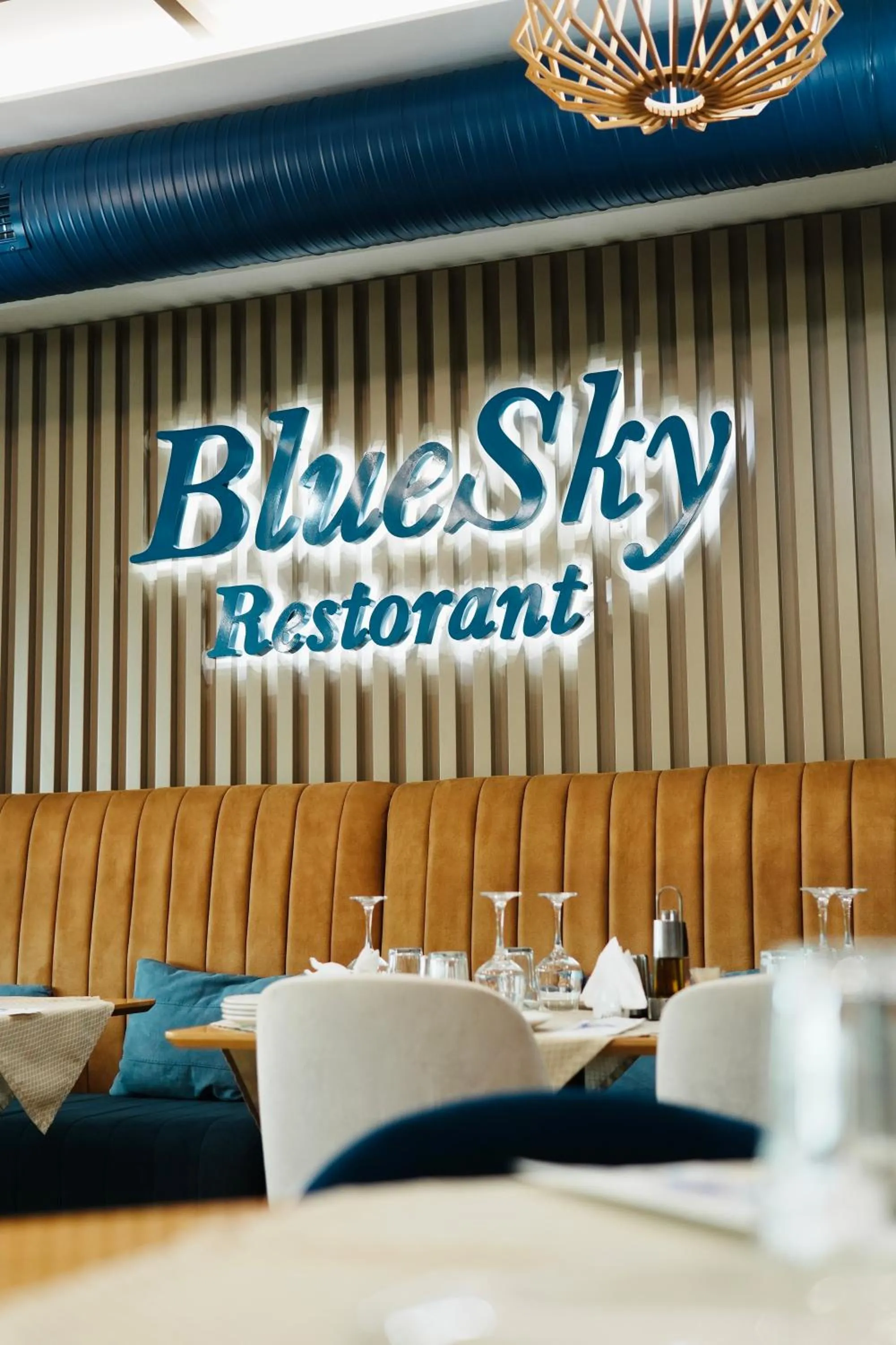 Restaurant/places to eat in Hotel Blue Sky