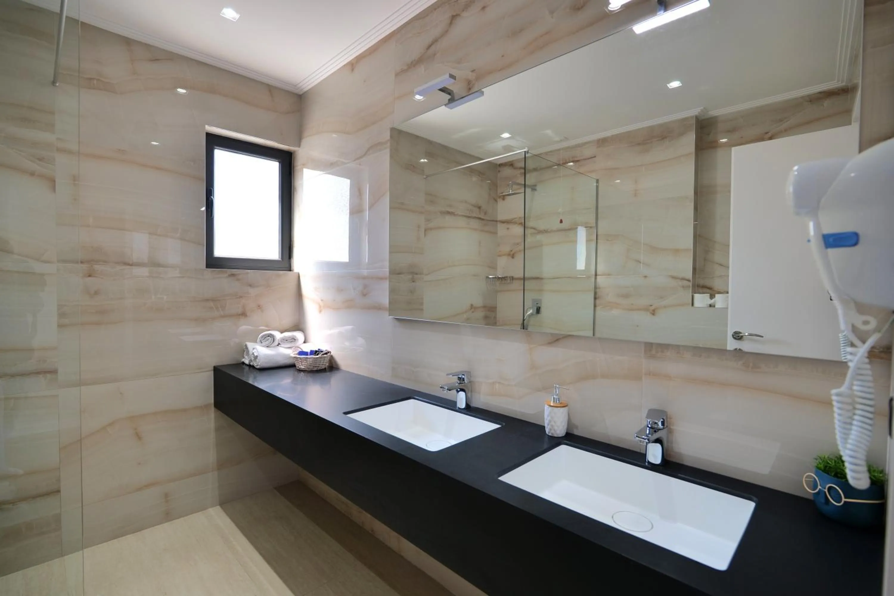 Shower in Hotel Blue Sky