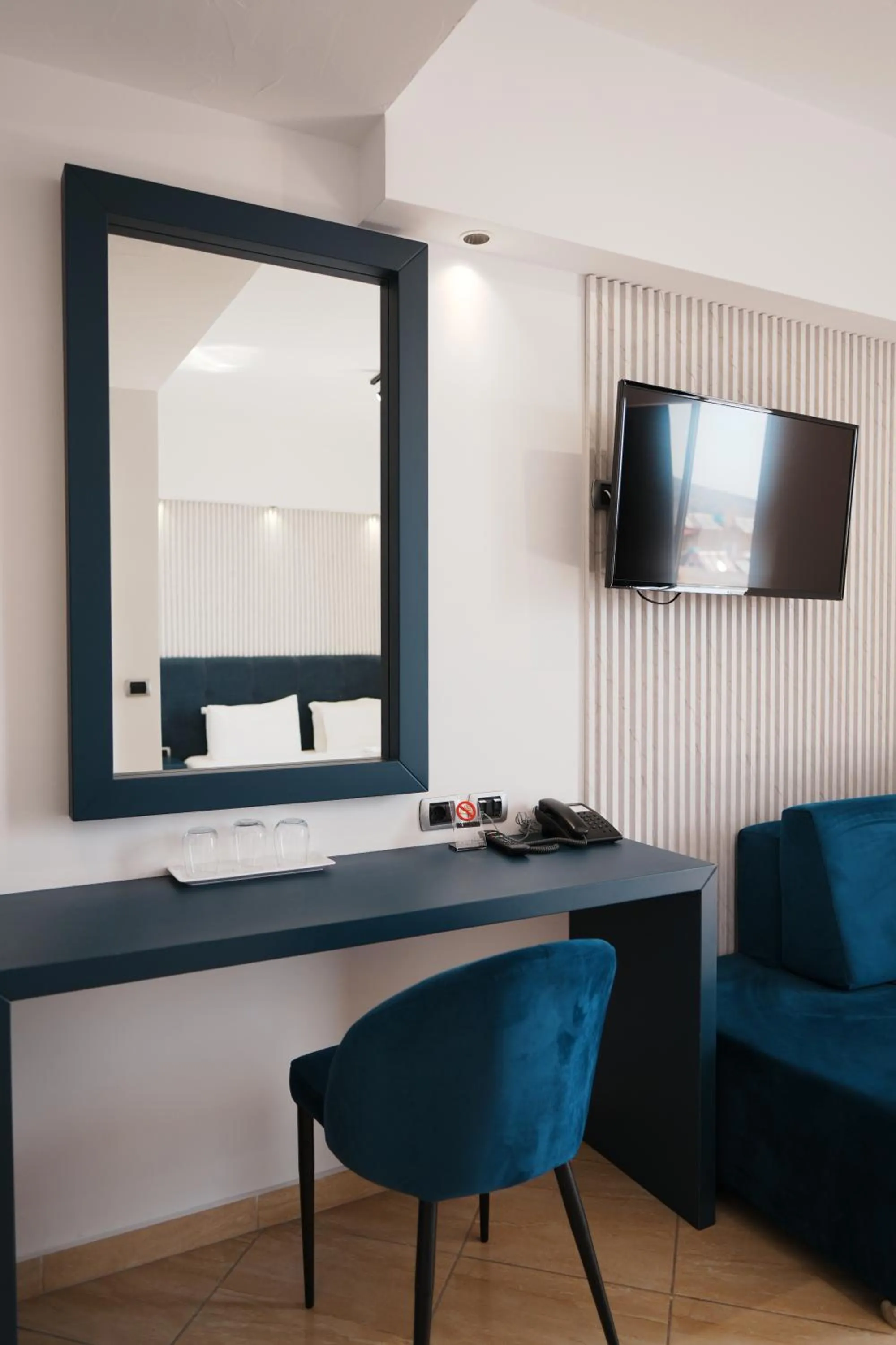 Communal lounge/ TV room in Hotel Blue Sky