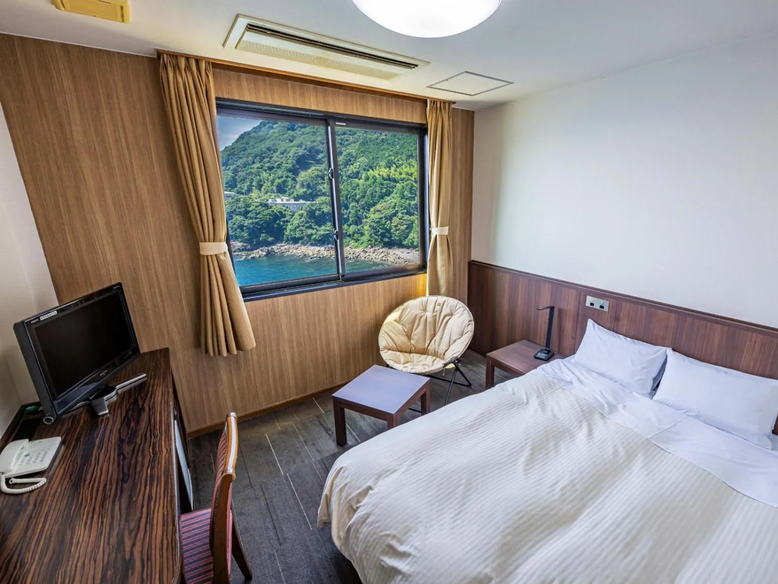 View (from property/room), Bed in Hotel Nami
