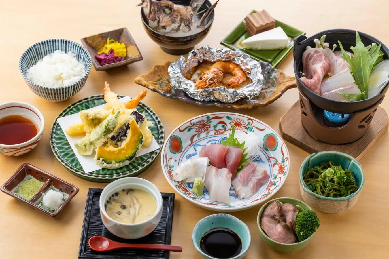 Restaurant/places to eat in Hotel Nami