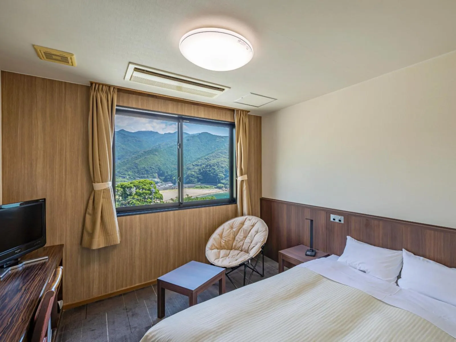 View (from property/room), Bed in Hotel Nami