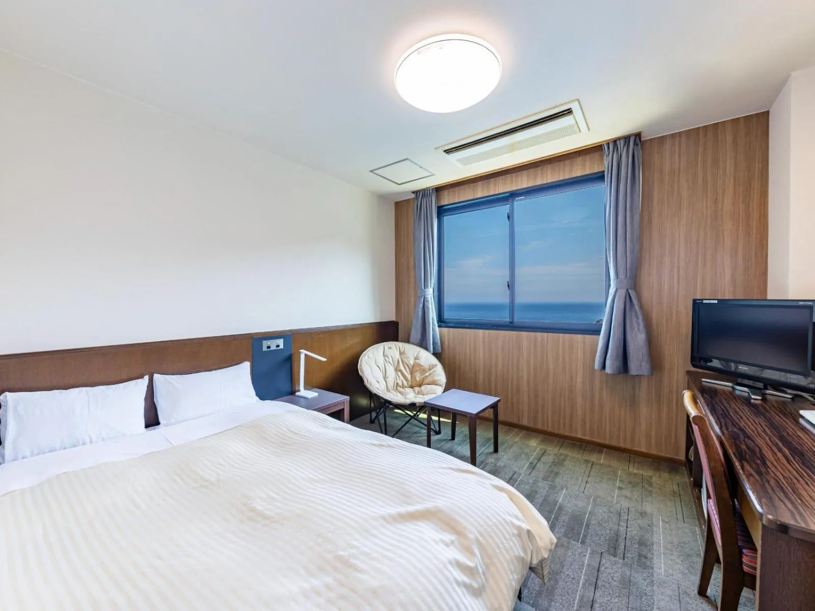 View (from property/room), Bed in Hotel Nami