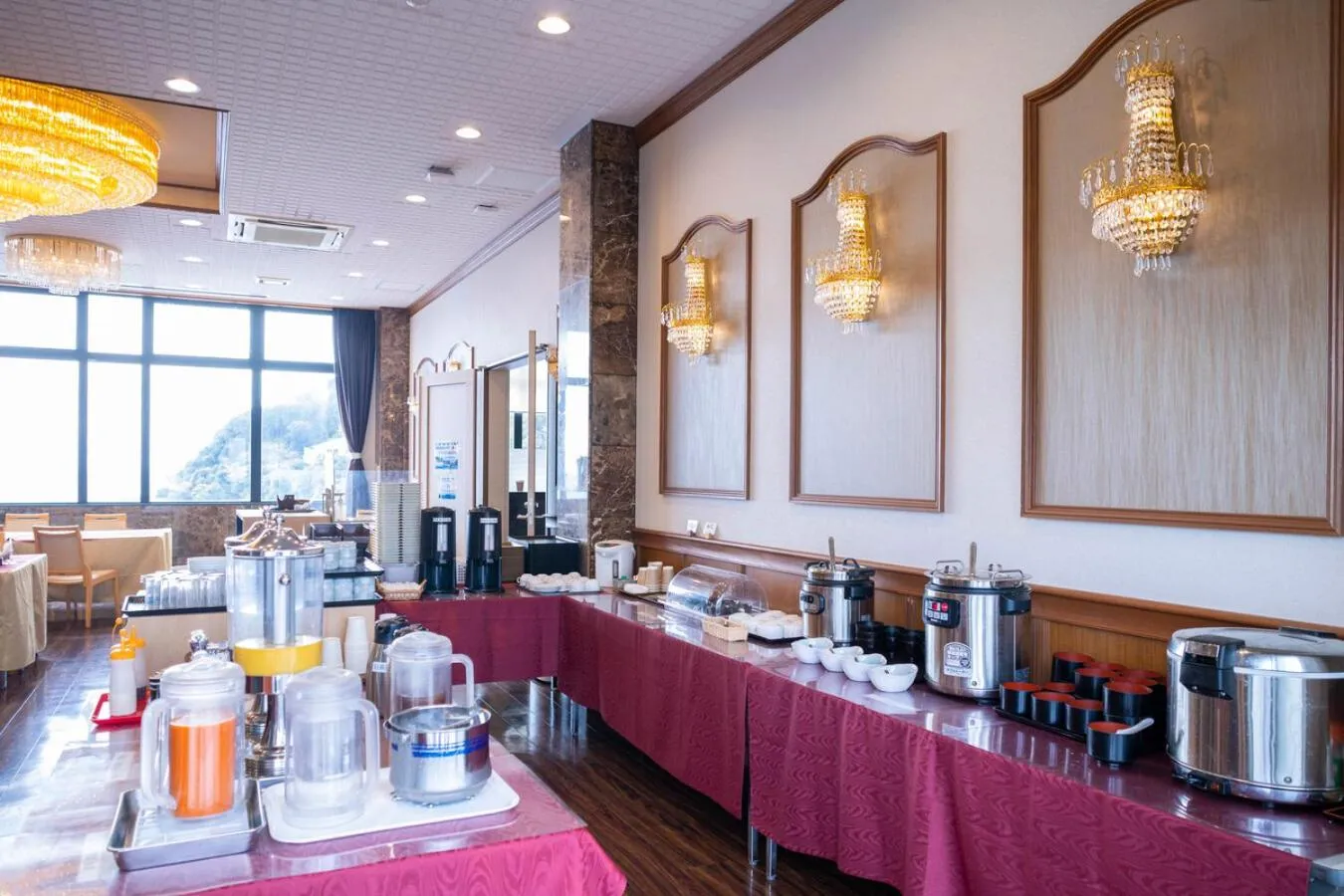 Restaurant/places to eat in Hotel Nami