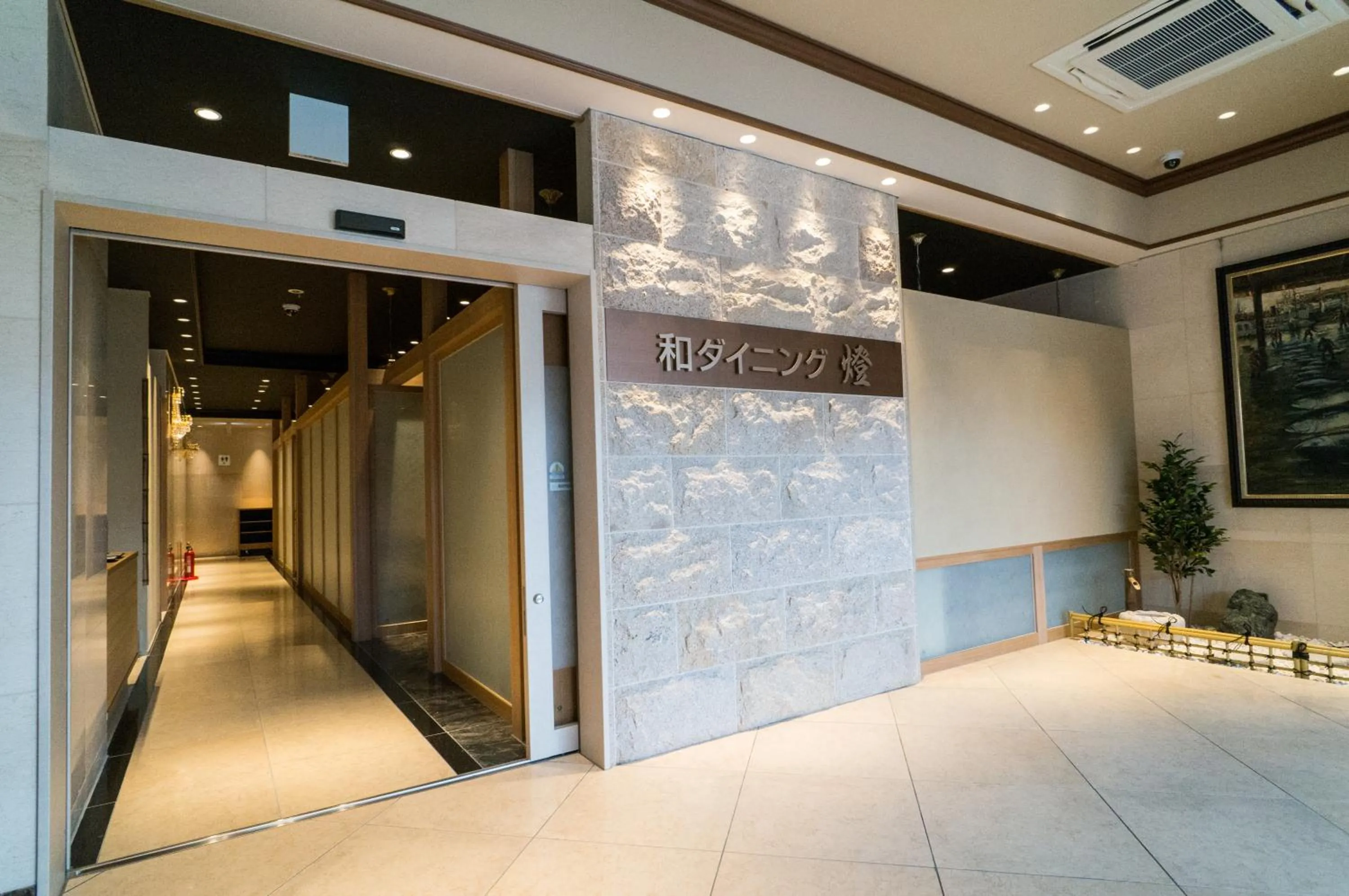 Restaurant/places to eat in Hotel New Palace