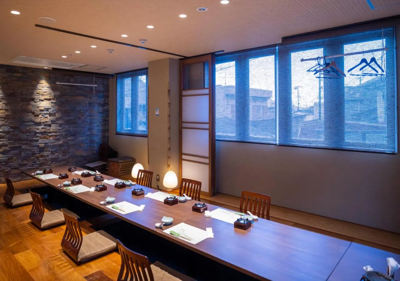 Restaurant/places to eat in Hotel New Palace