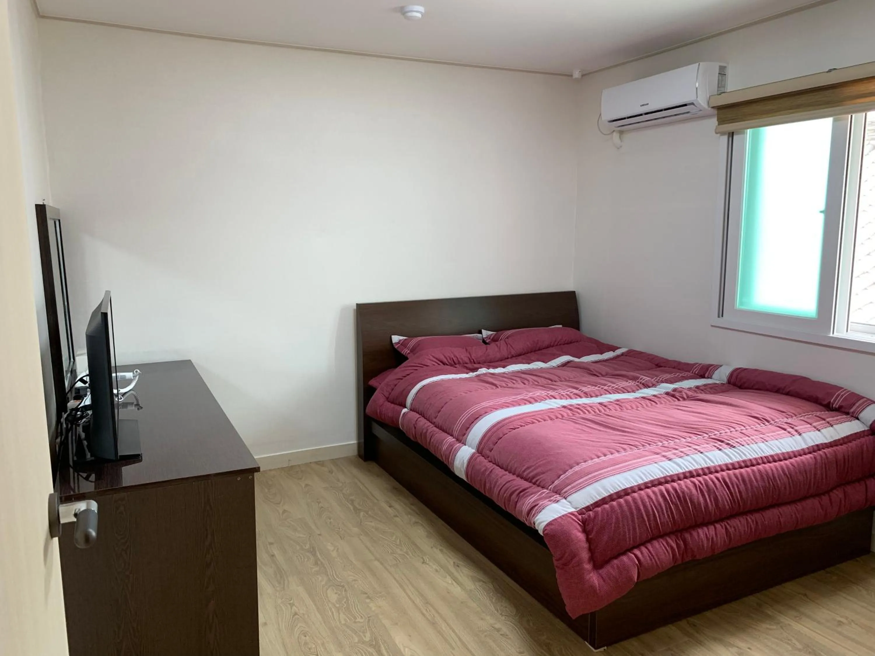 Bed in Gyeongju Roamers Stay