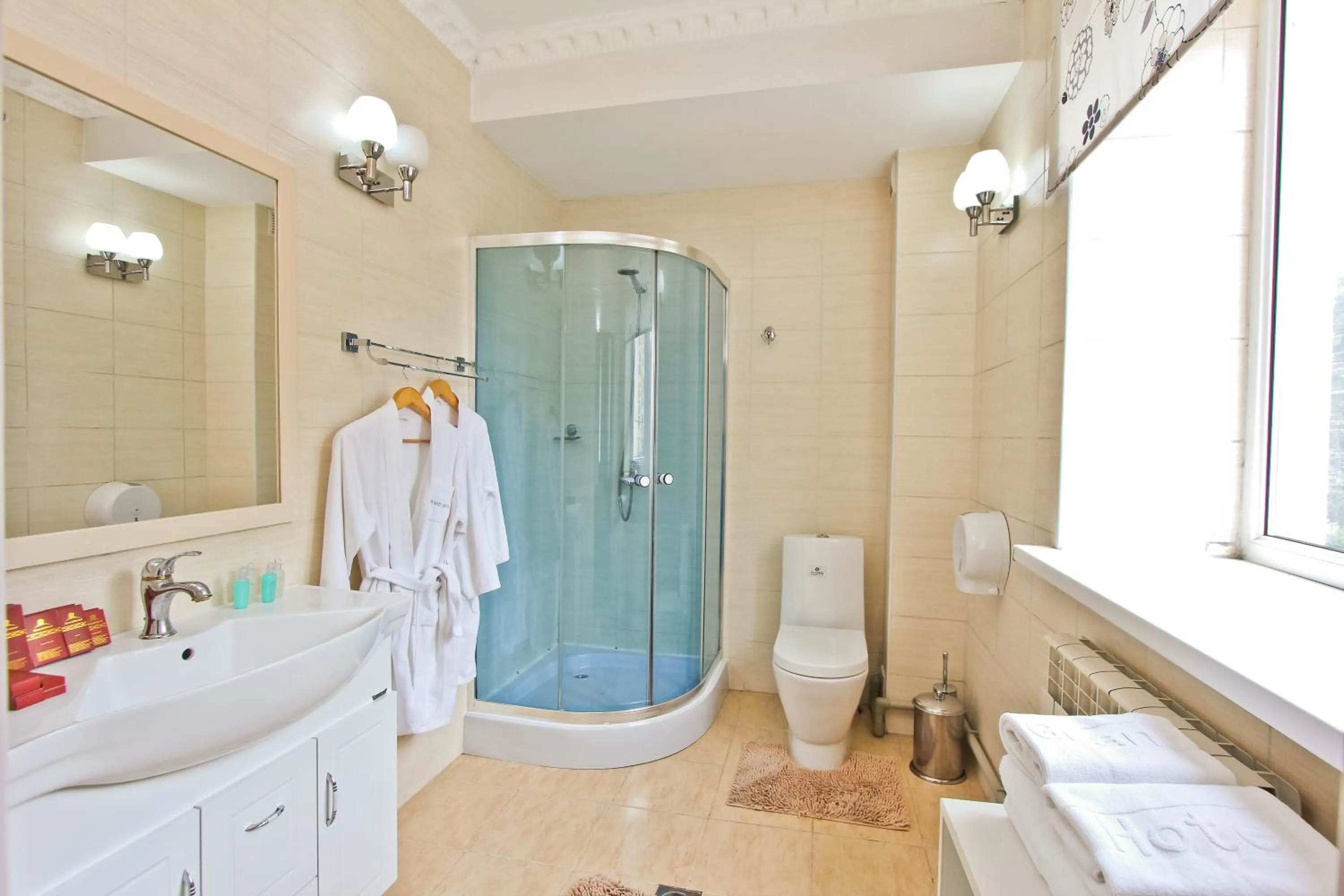 Shower in Grand Hotel