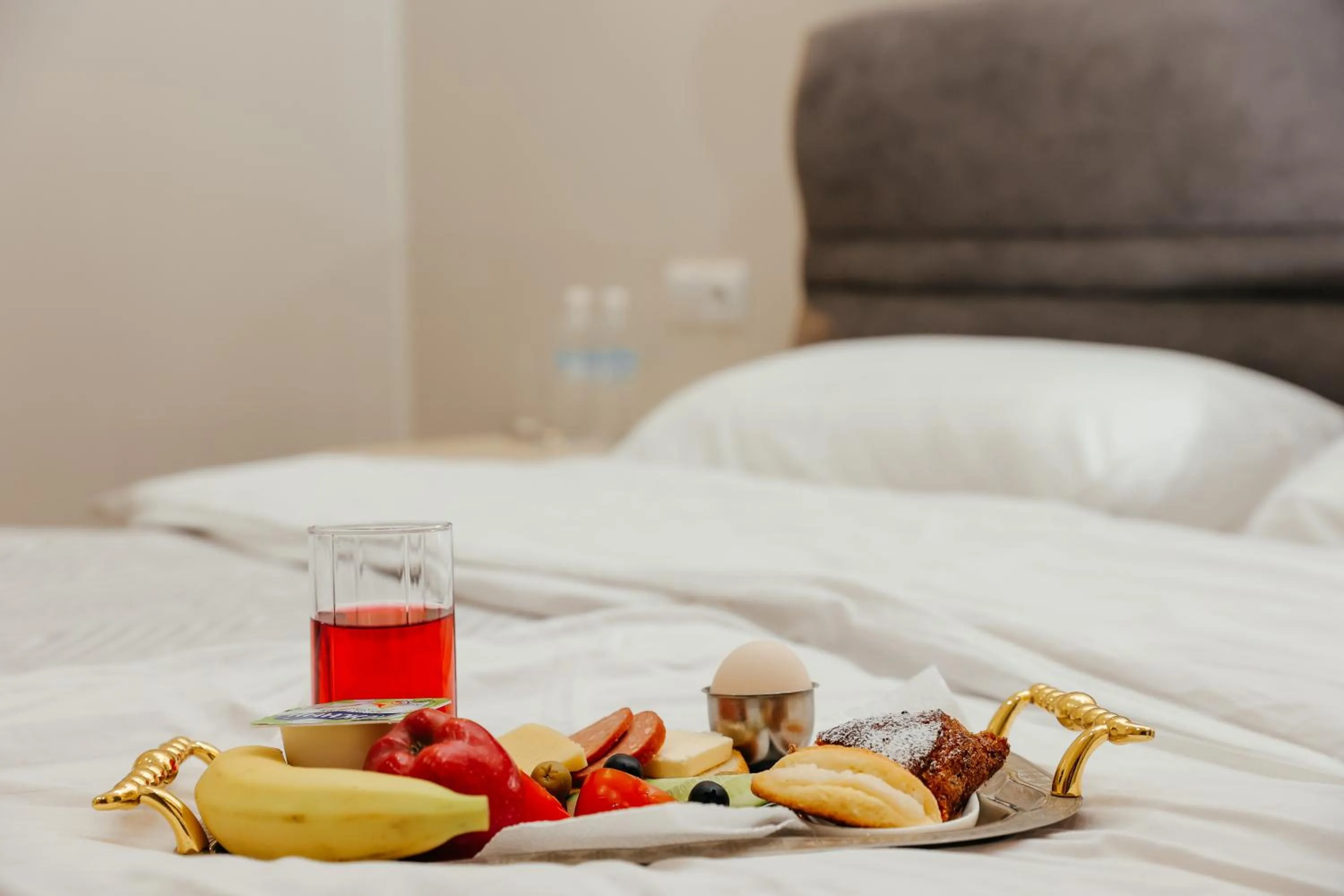 Food and drinks, Bed in Grand Hotel