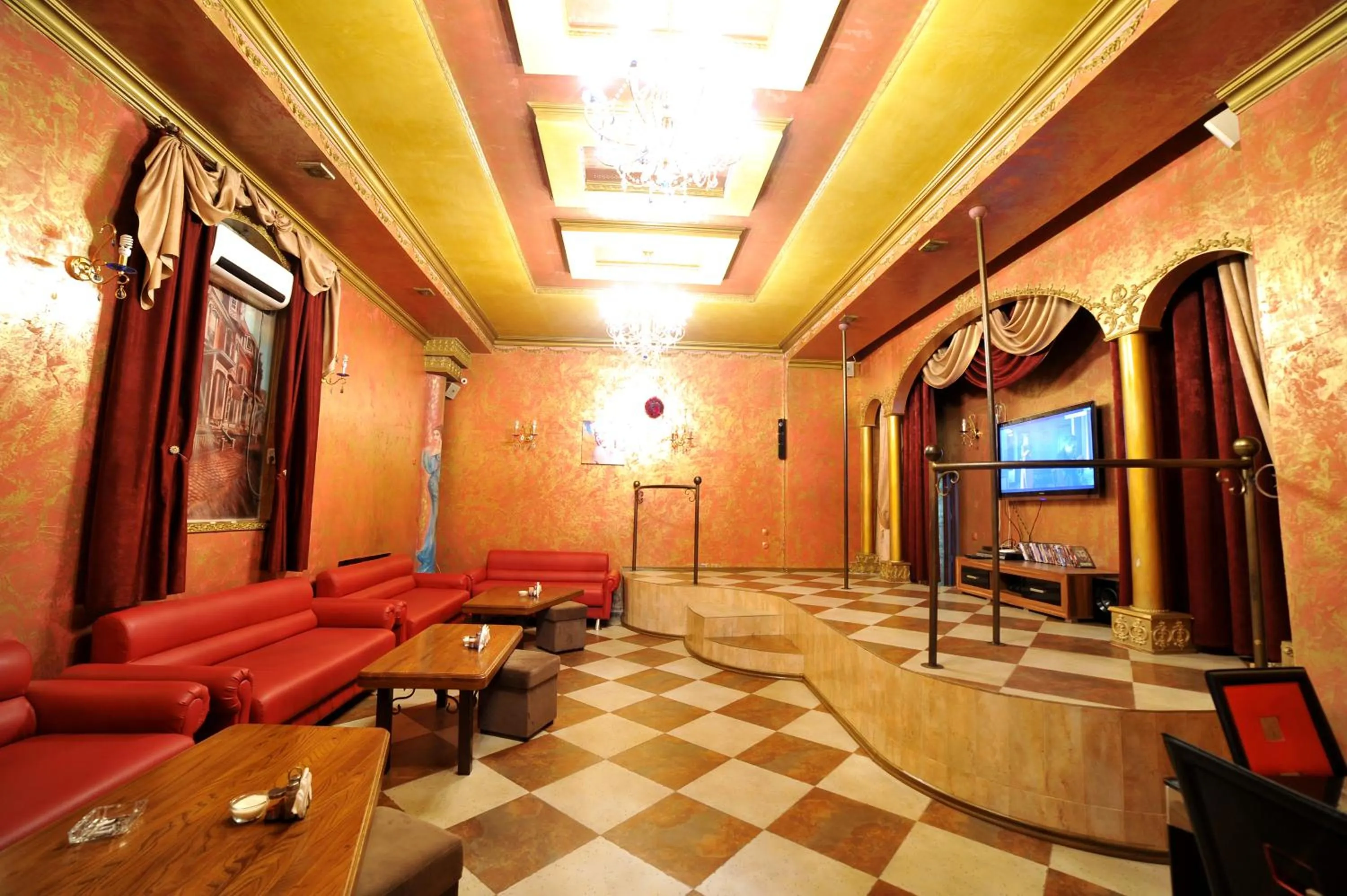 Lounge or bar in Rich Hotel