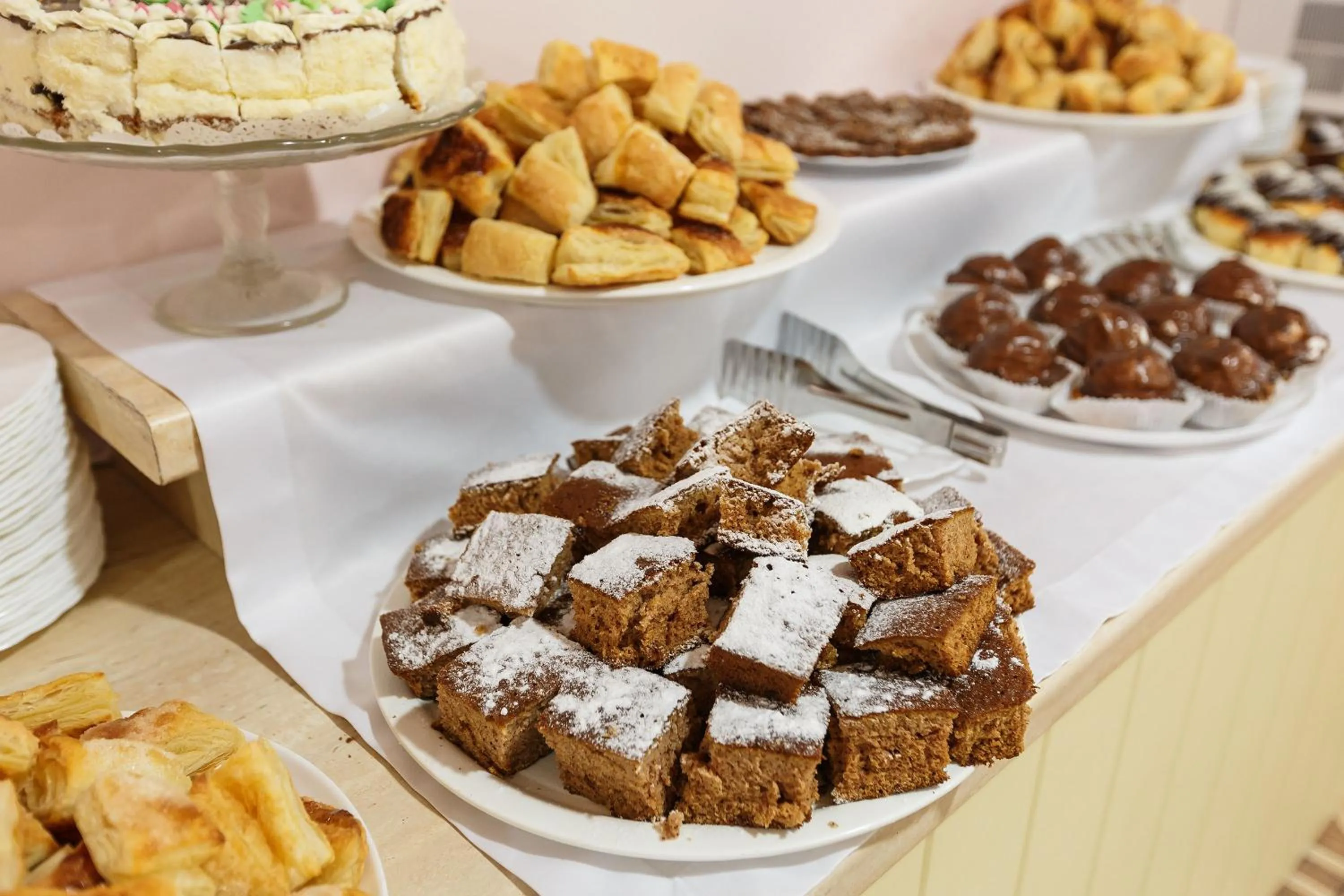 Food and drinks in Rich Hotel