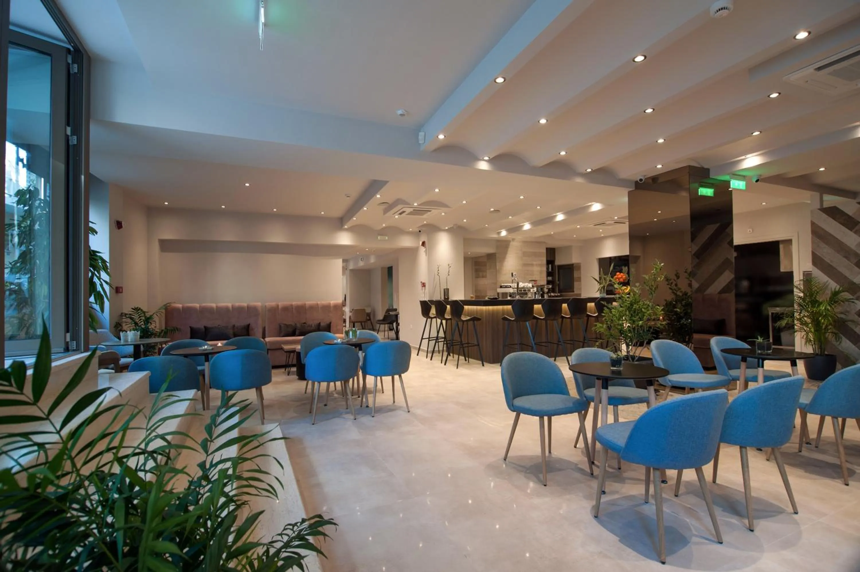 Restaurant/places to eat in Athens Platinum Rooms and Suites