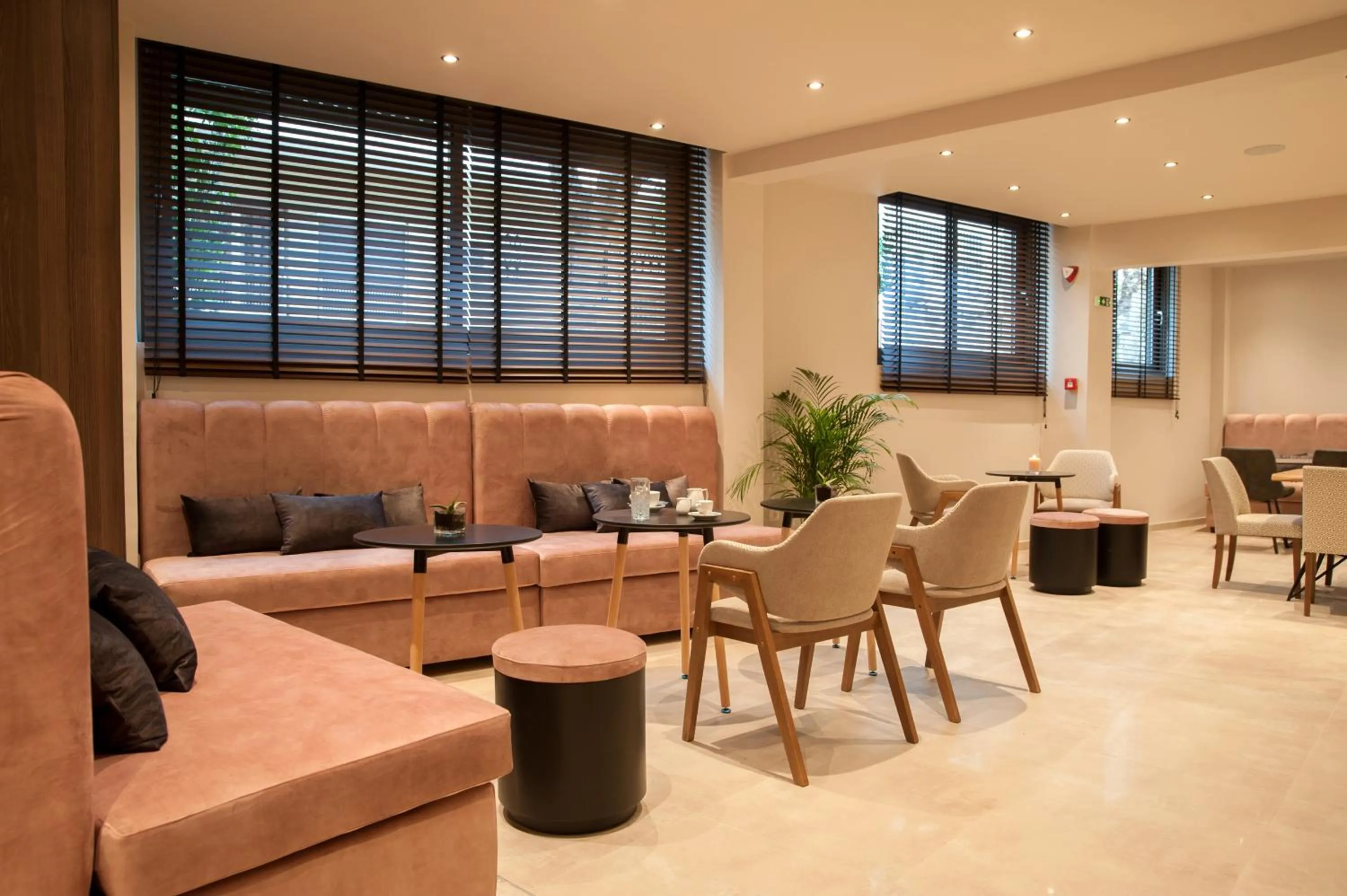 Restaurant/places to eat in Athens Platinum Rooms and Suites