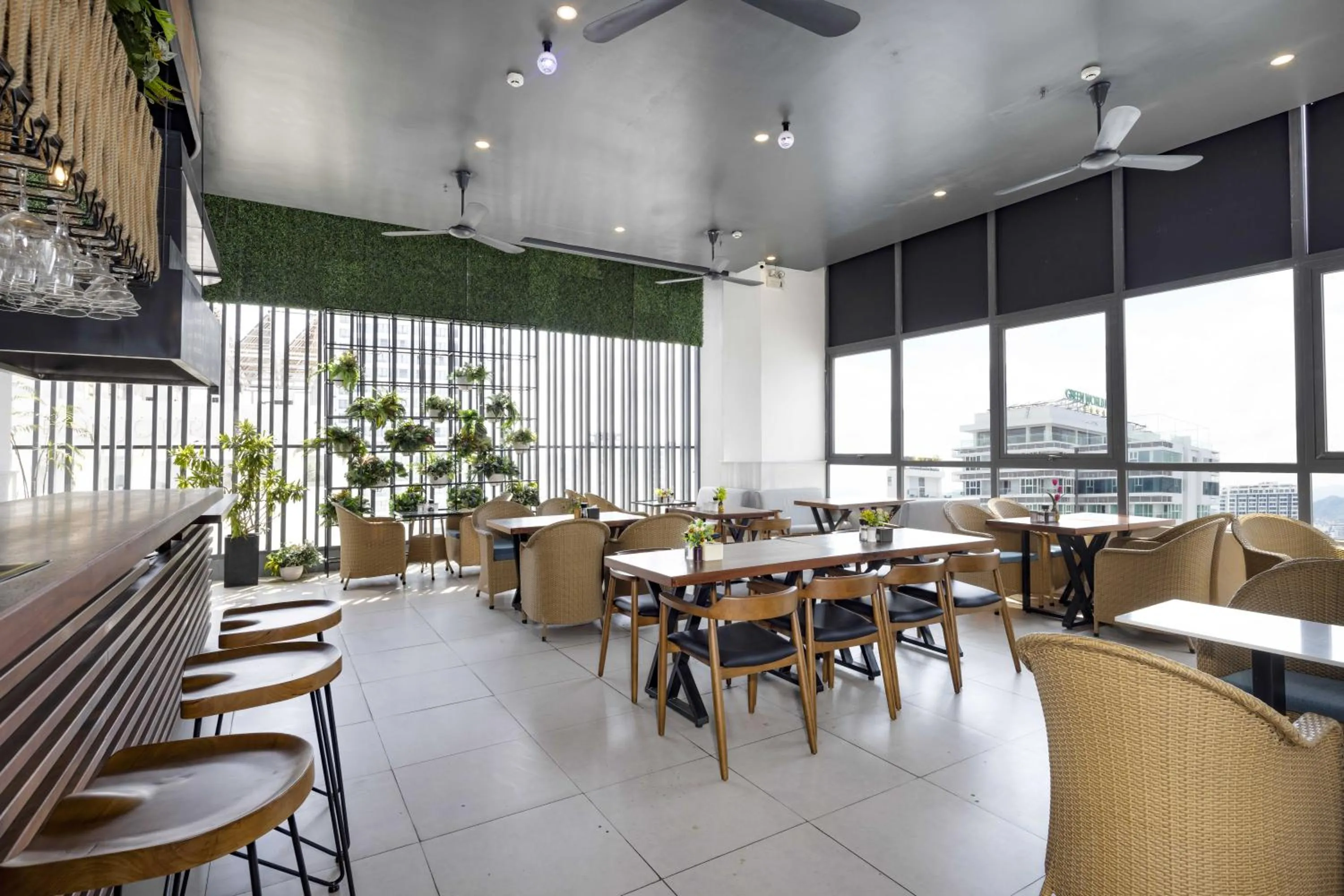 Restaurant/places to eat in Atlantic Nha Trang Hotel