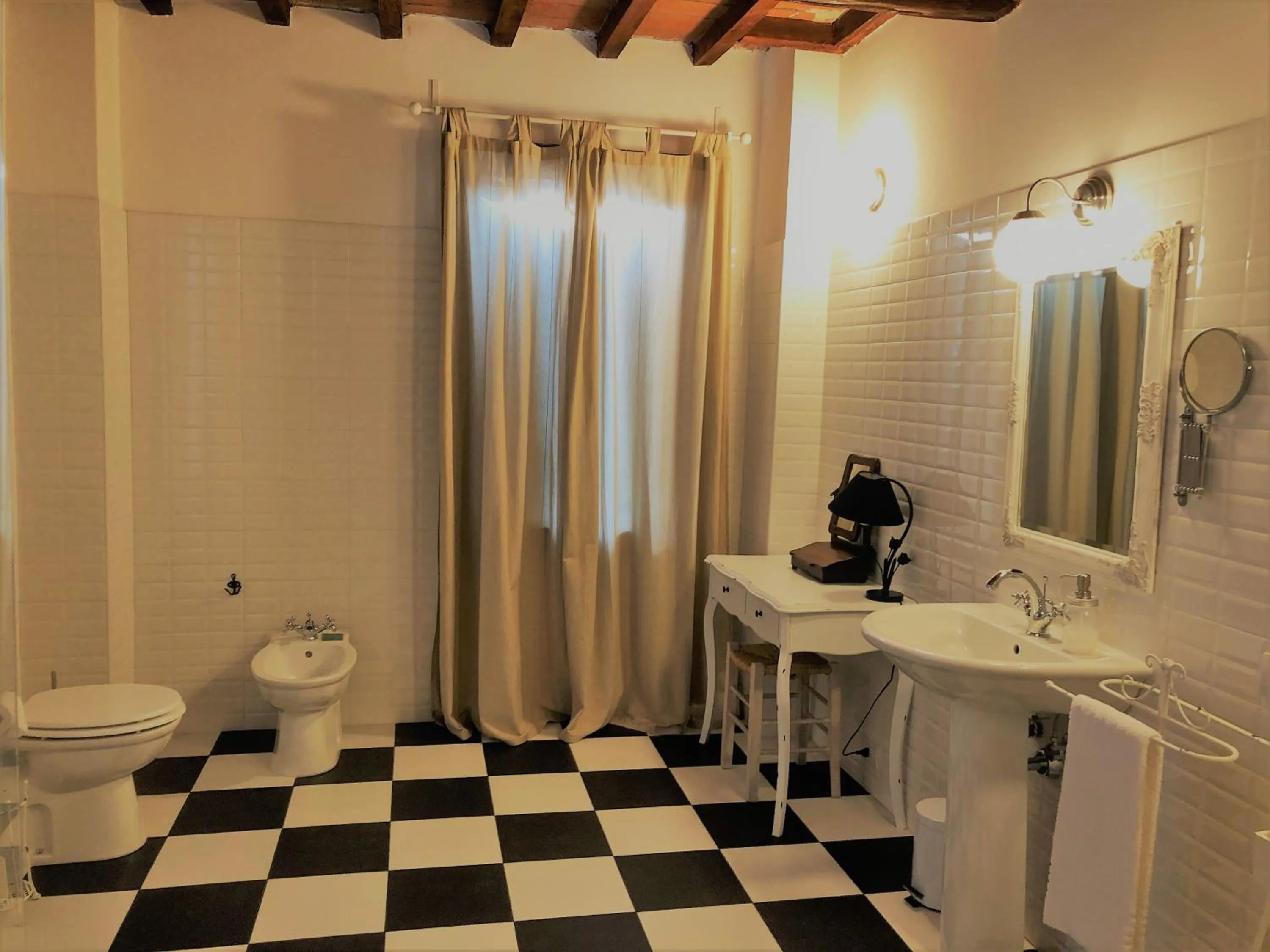 Bathroom in Il Contado -room and breakfast-