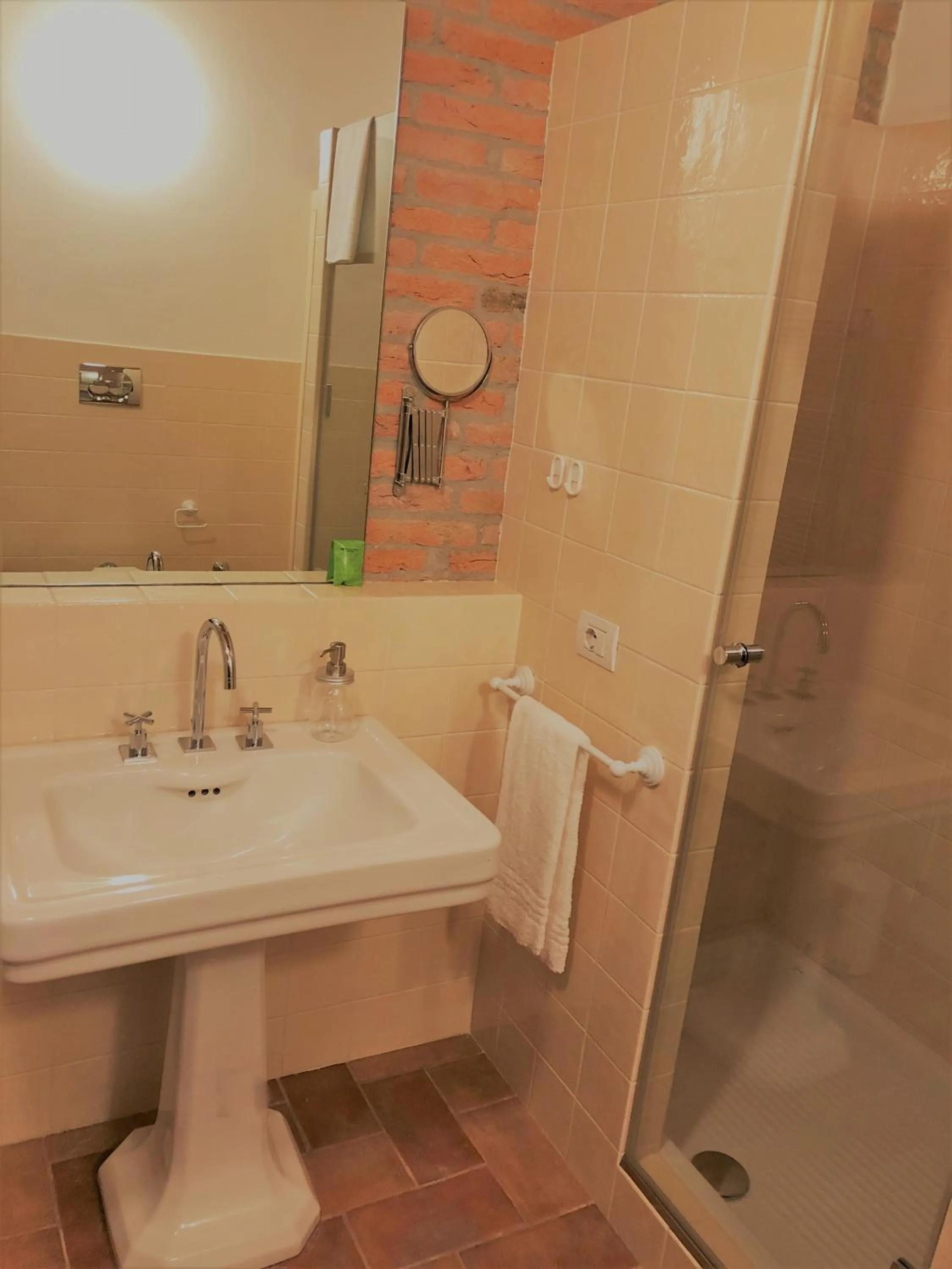 Bathroom in Il Contado -room and breakfast-