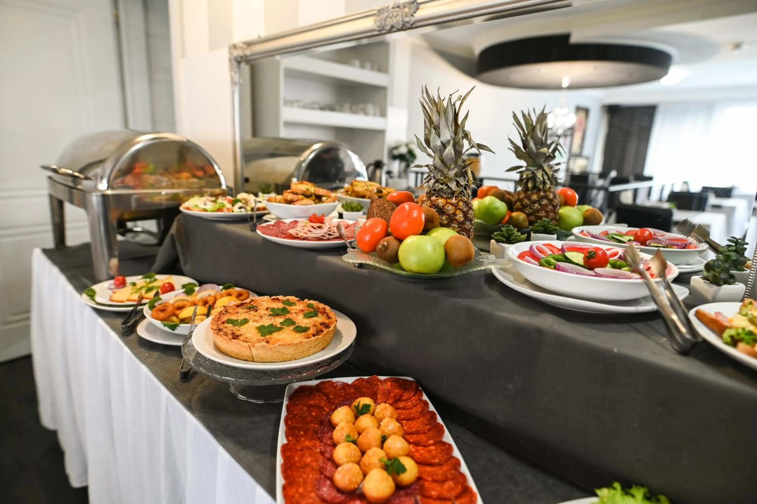 Food and drinks in Garni Hotel Dash