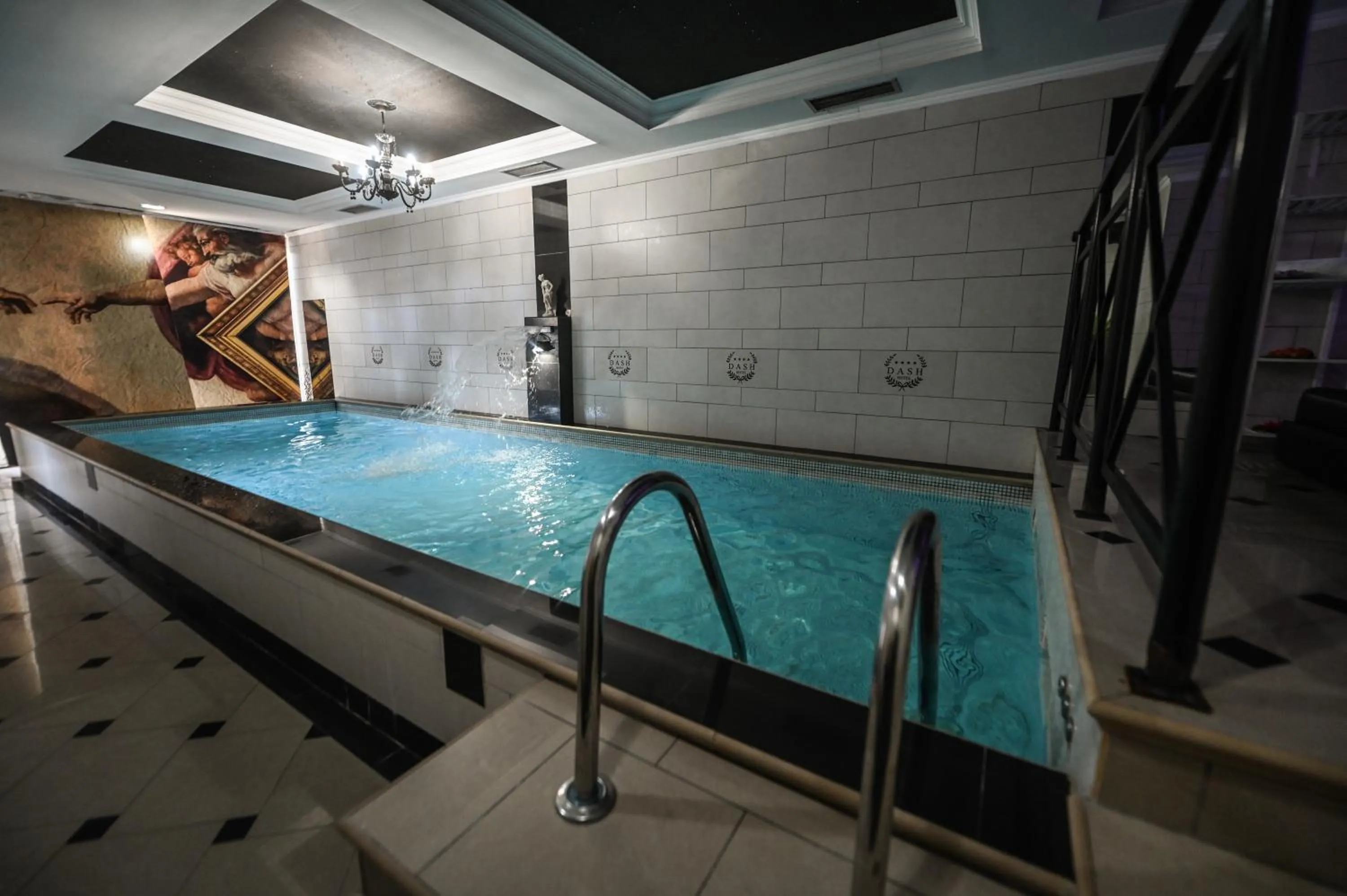 Swimming pool in Garni Hotel Dash