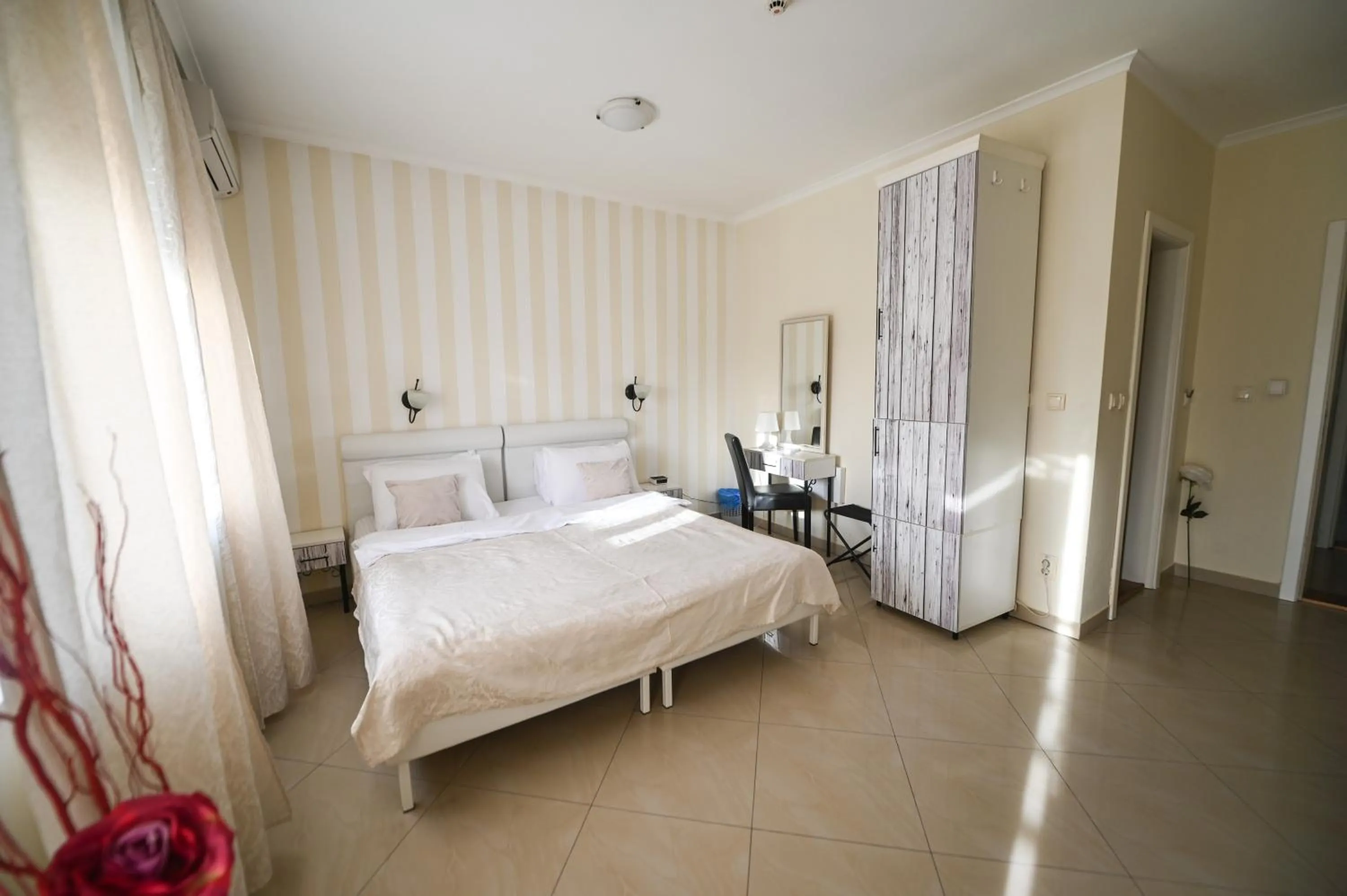 Bed in Garni Hotel Dash