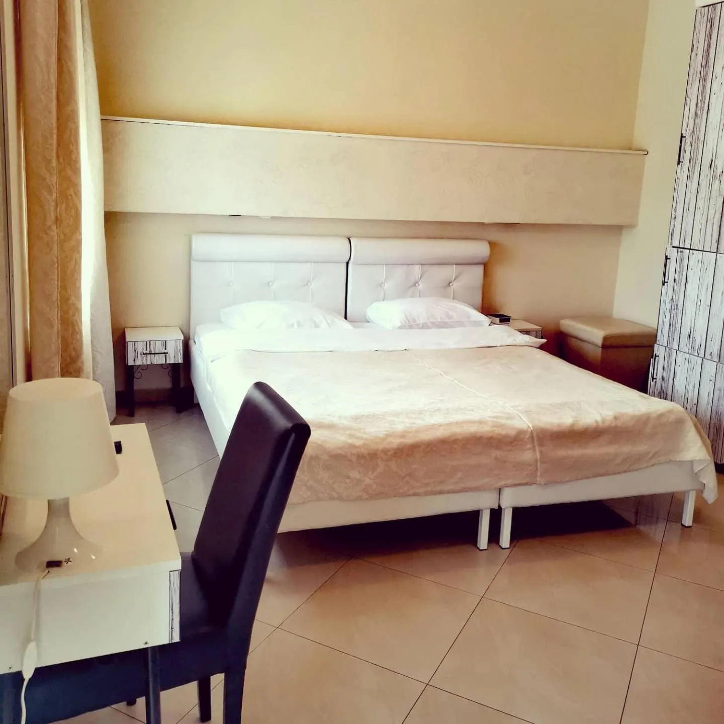 Bed in Garni Hotel Dash