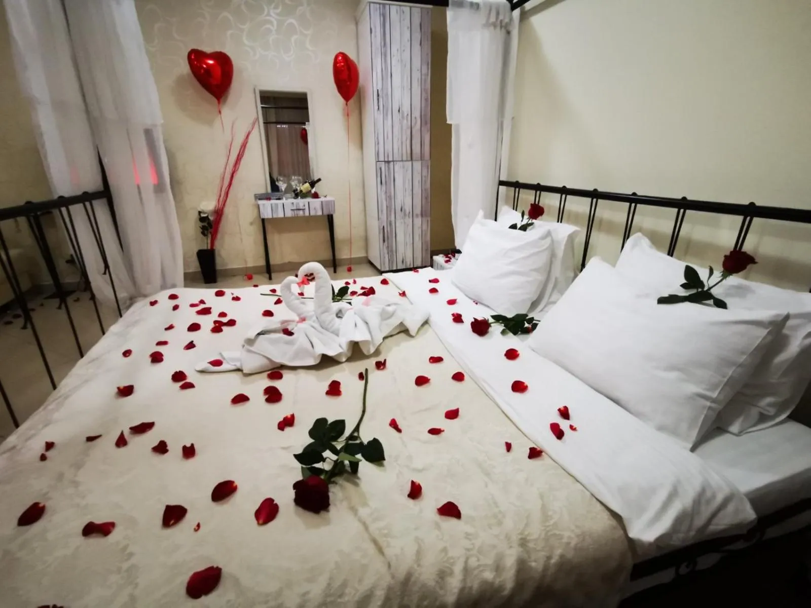 Bed in Garni Hotel Dash