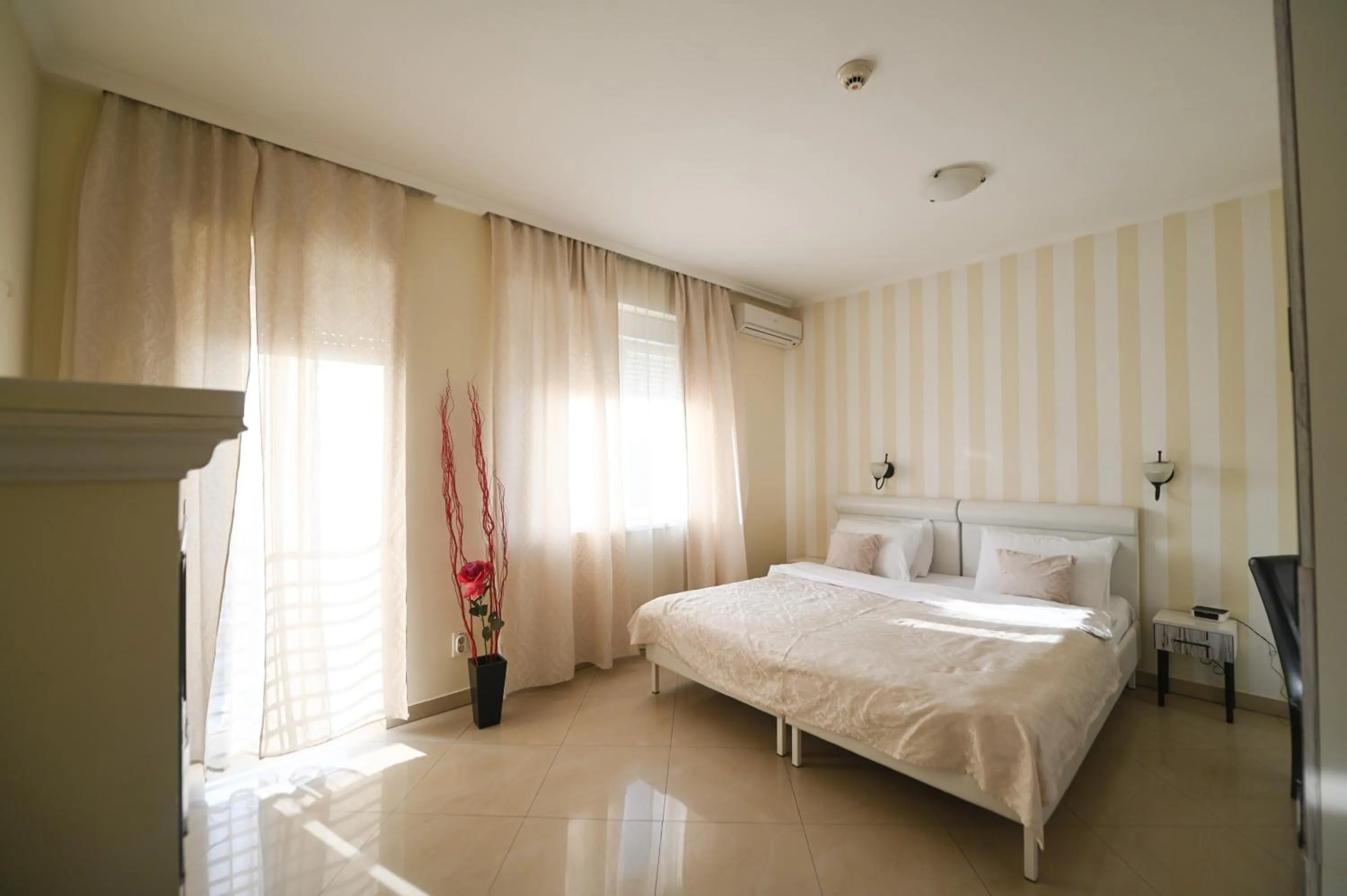 Bed in Garni Hotel Dash