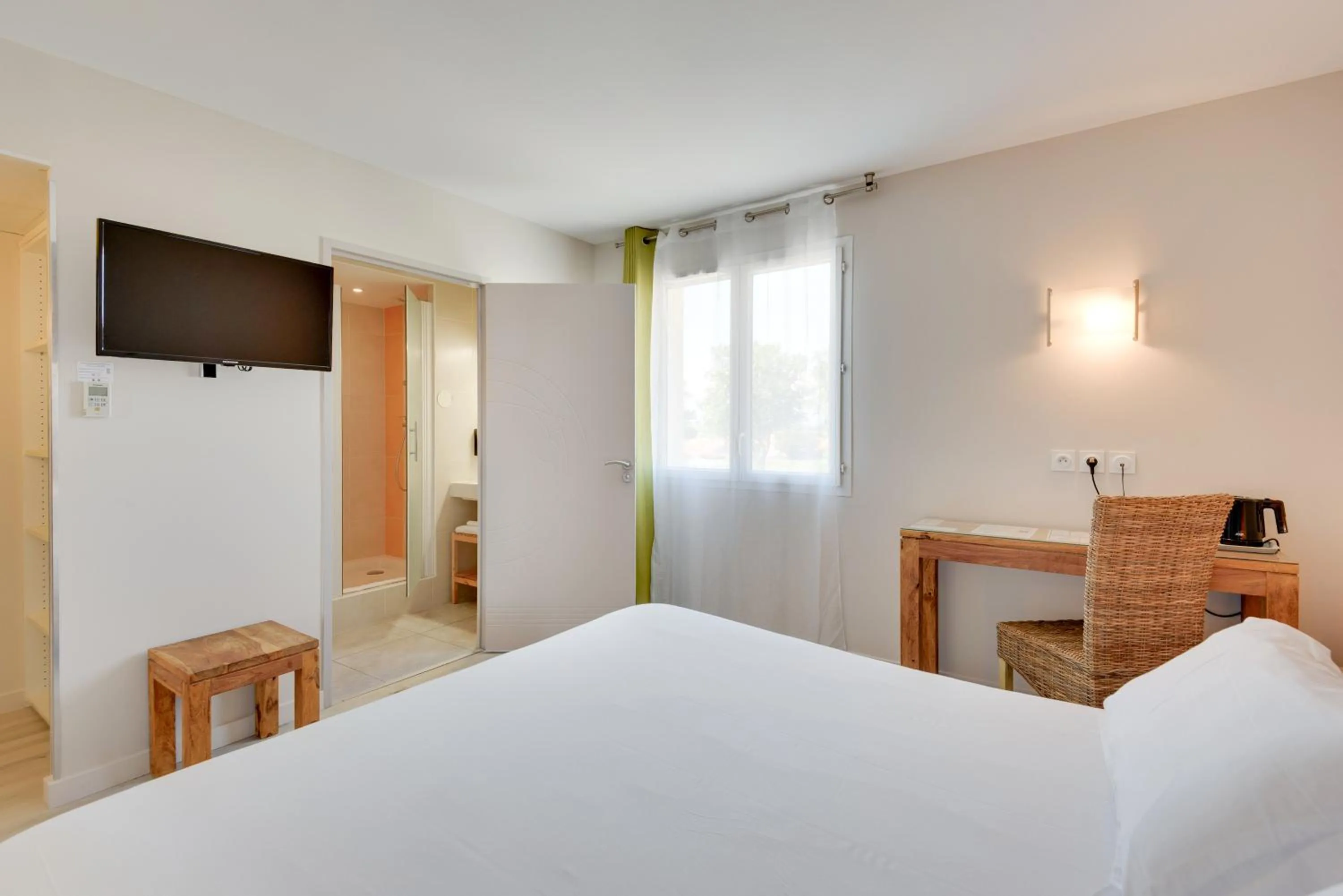 Bedroom, Bed in Kyriad Perpignan Sud