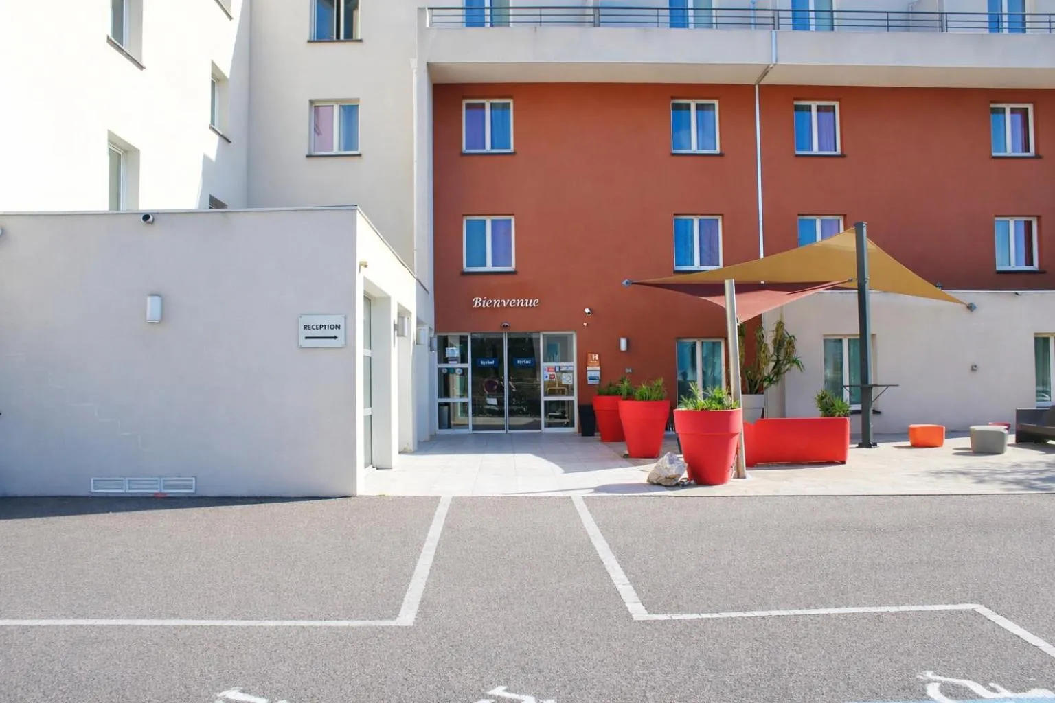 Property building in Kyriad Perpignan Sud