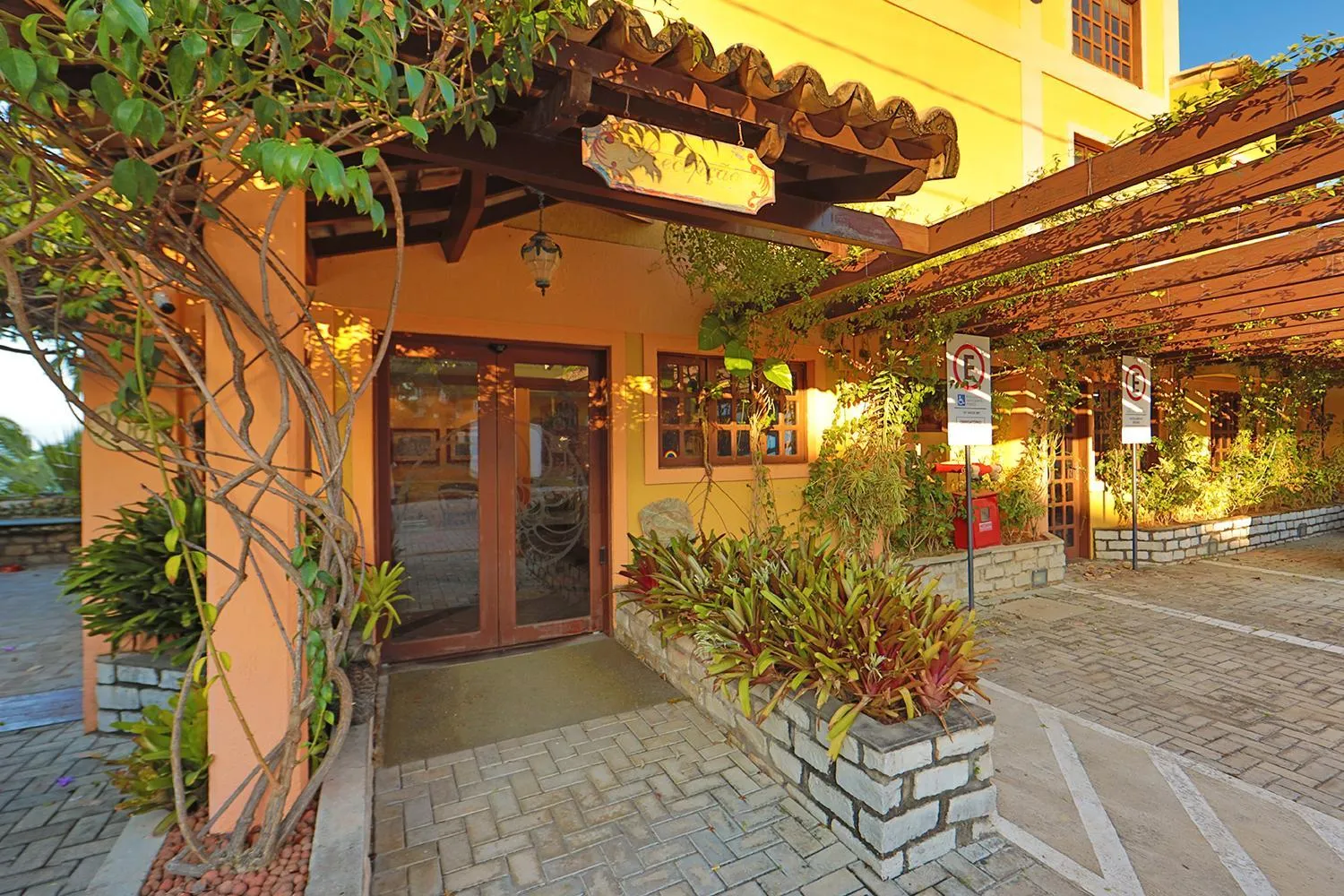 Street view in Manary Praia Hotel