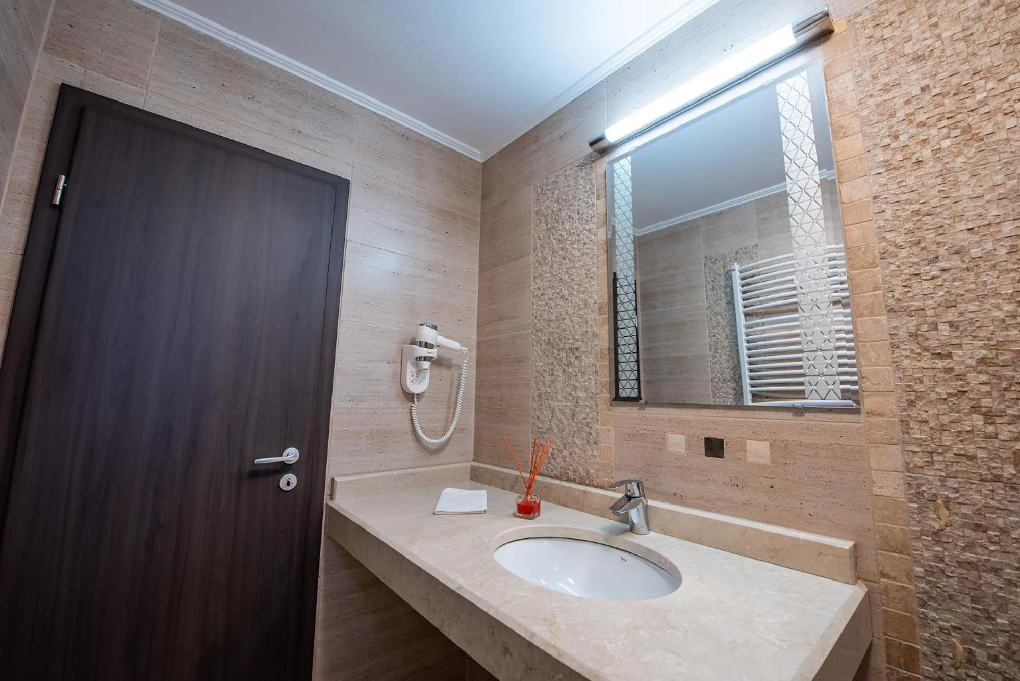 Pensiunea Carul cu flori