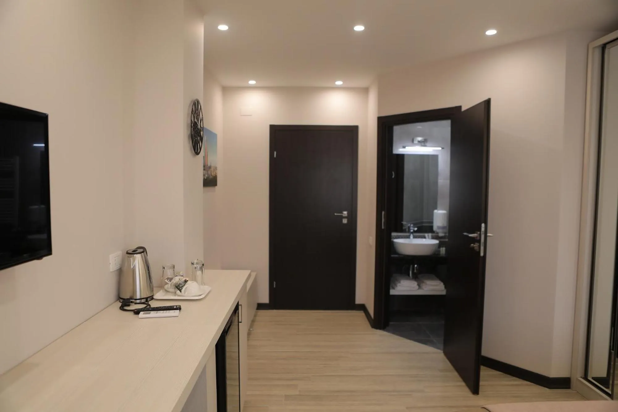 Photo of the whole room in 4Room Hotel