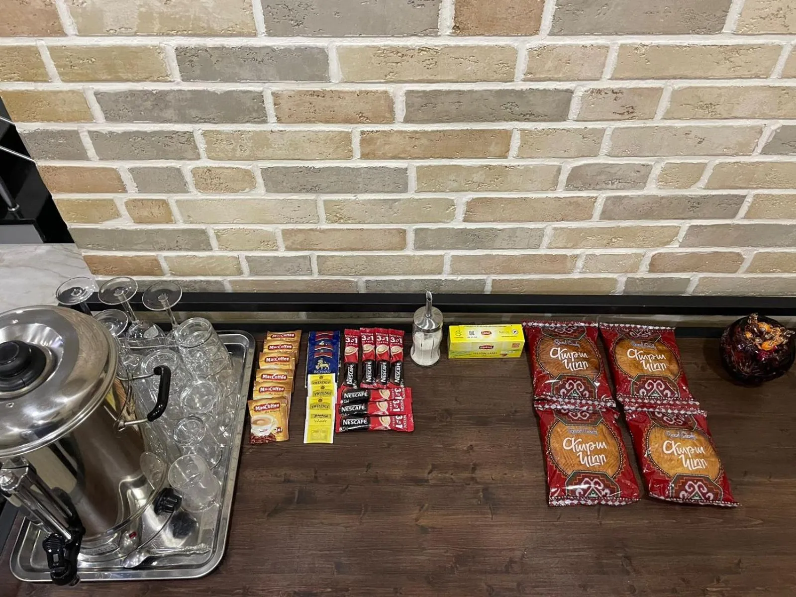 Coffee/tea facilities in 4Room Hotel