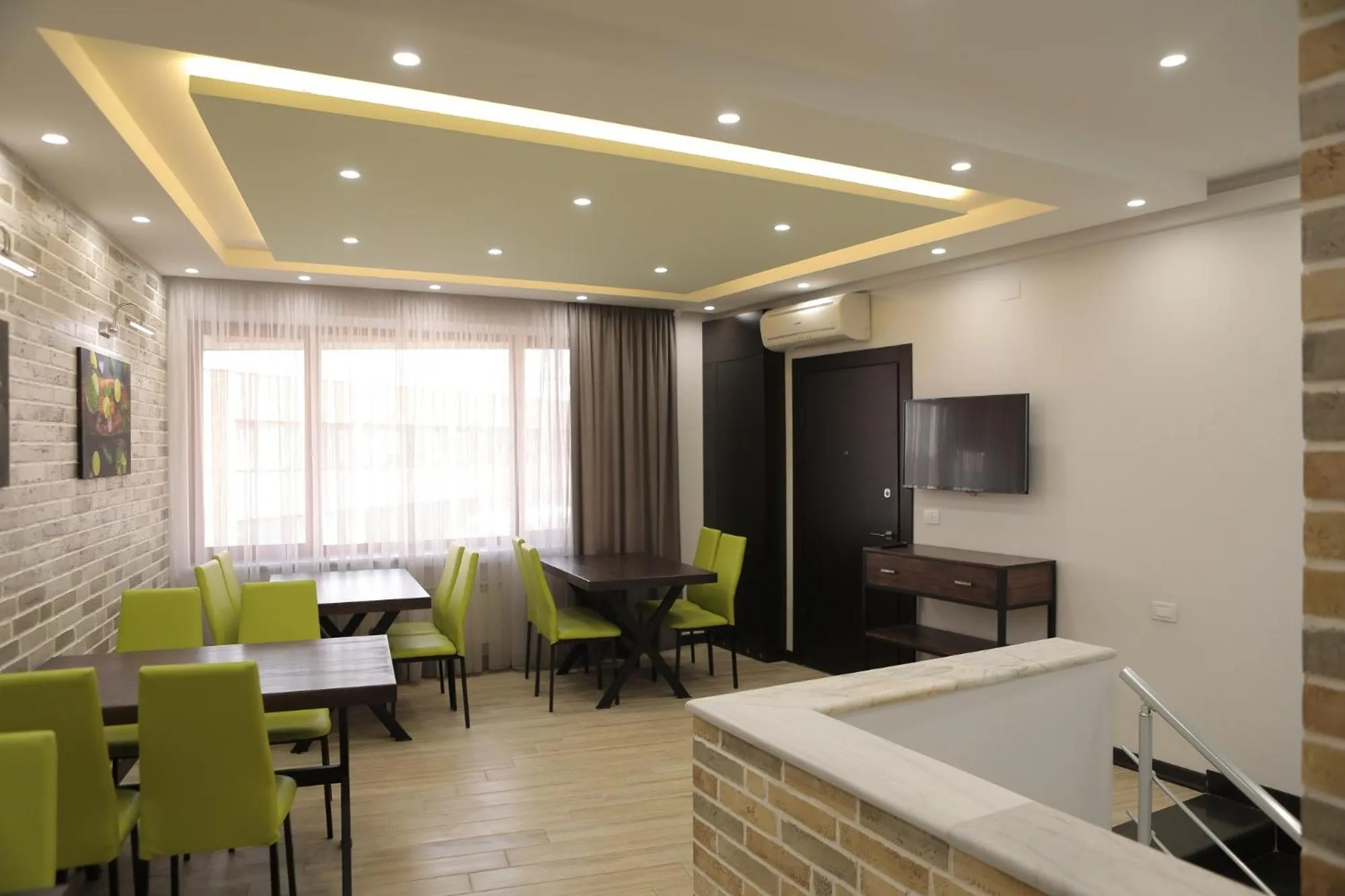 Area and facilities in 4Room Hotel