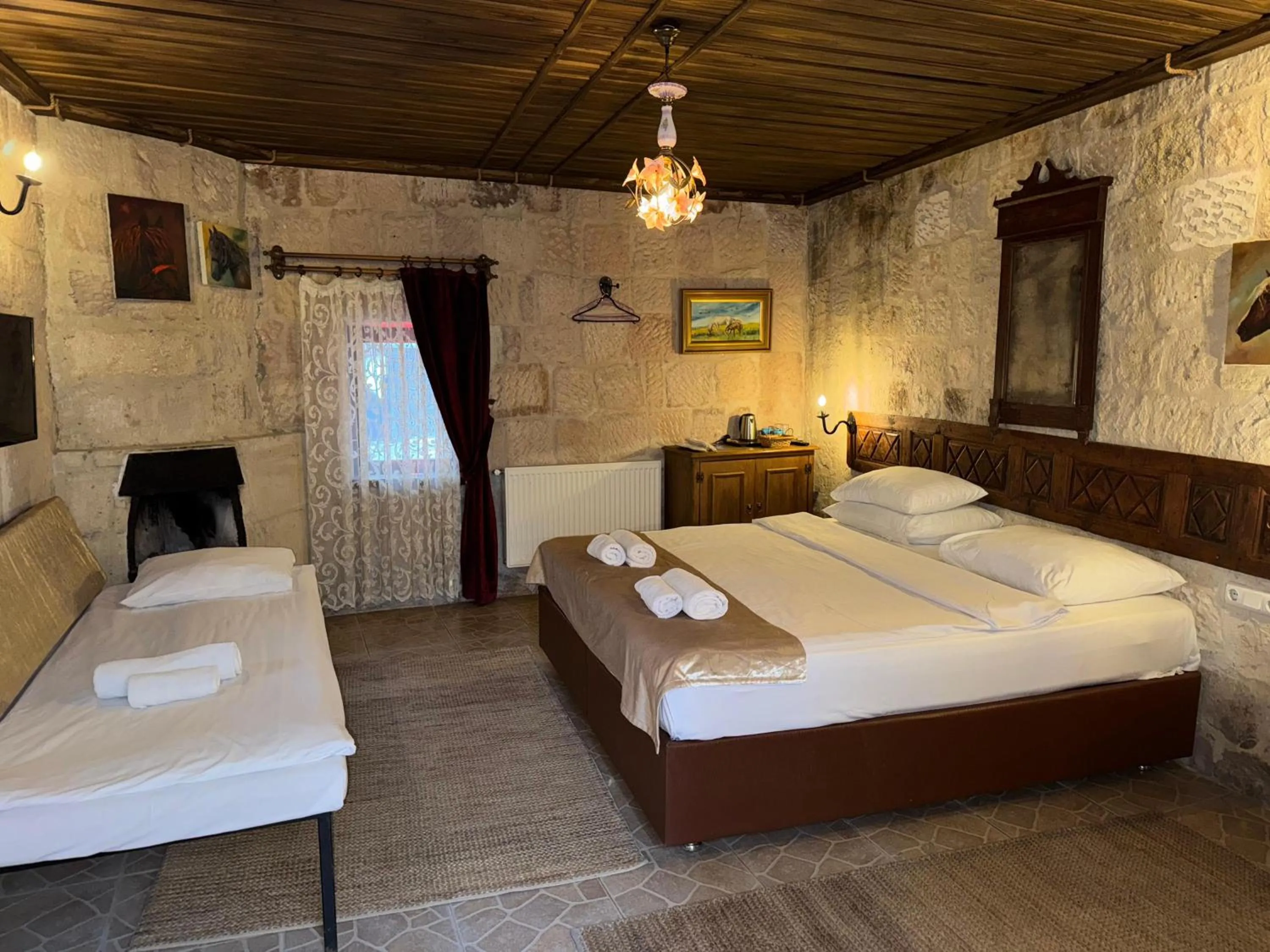Photo of the whole room, Bed in Cave Art Hotel Cappadocia