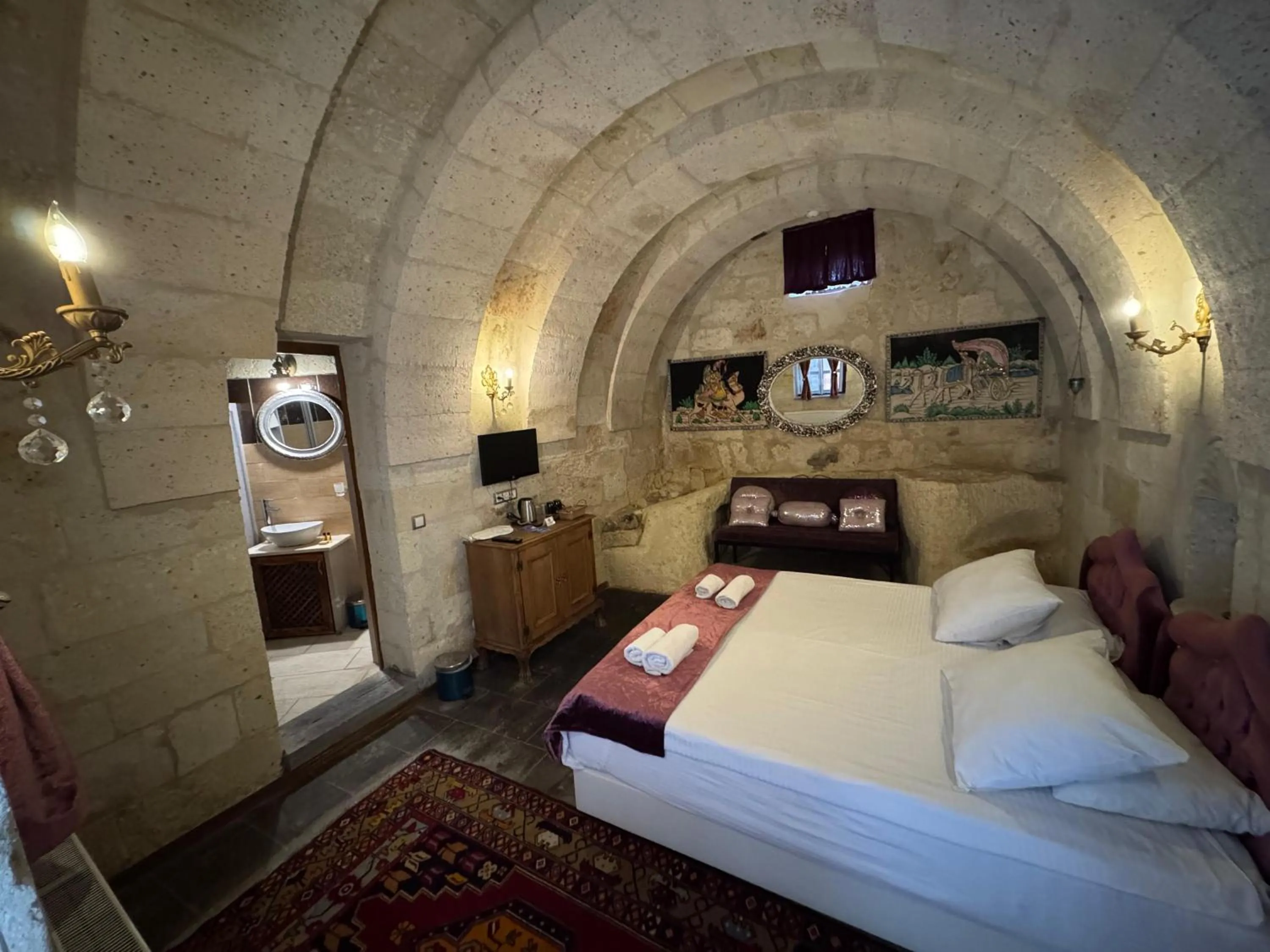 Photo of the whole room, Bed in Cave Art Hotel Cappadocia