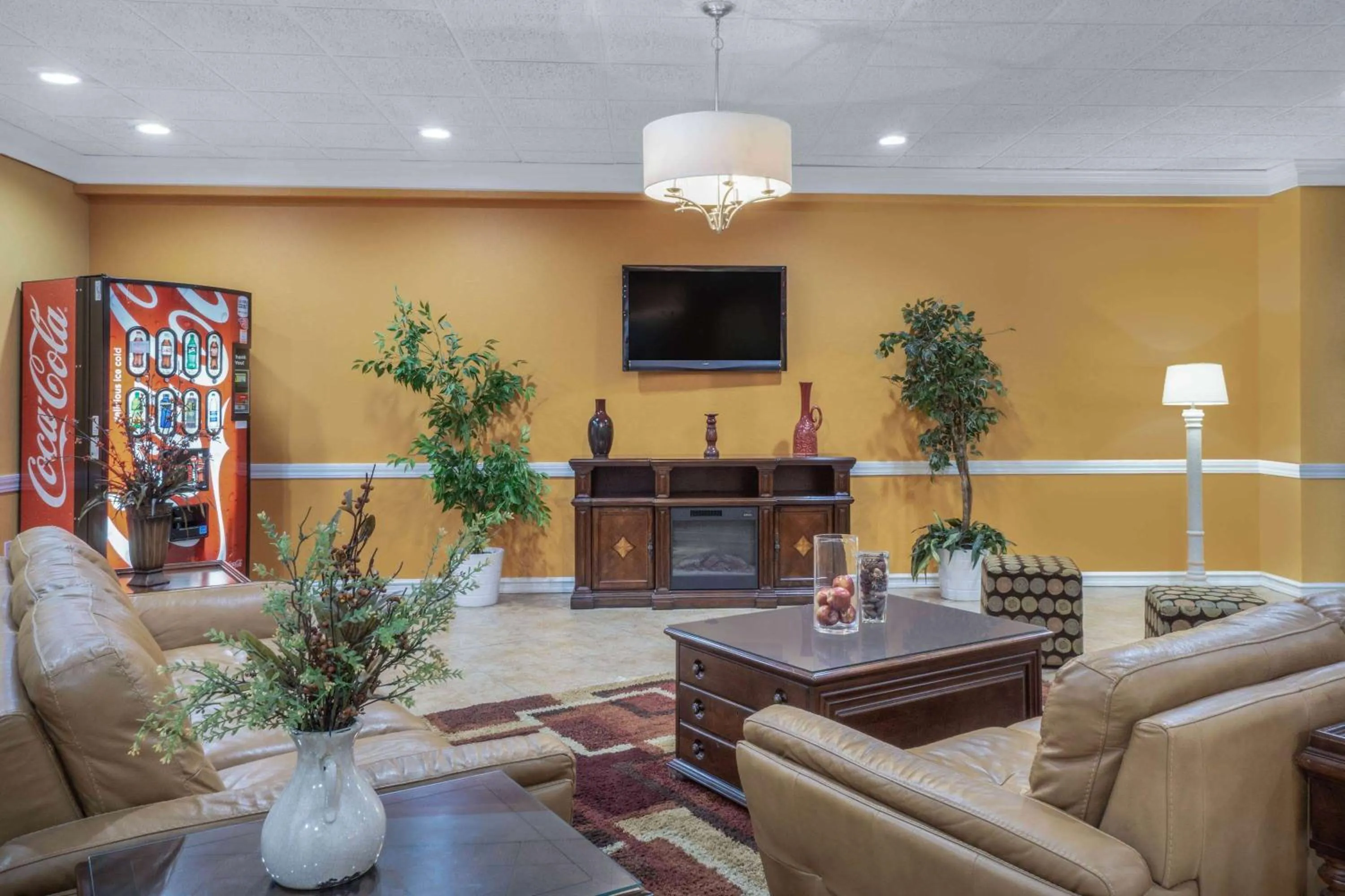 Lobby or reception in Super 8 by Wyndham Harrison OH