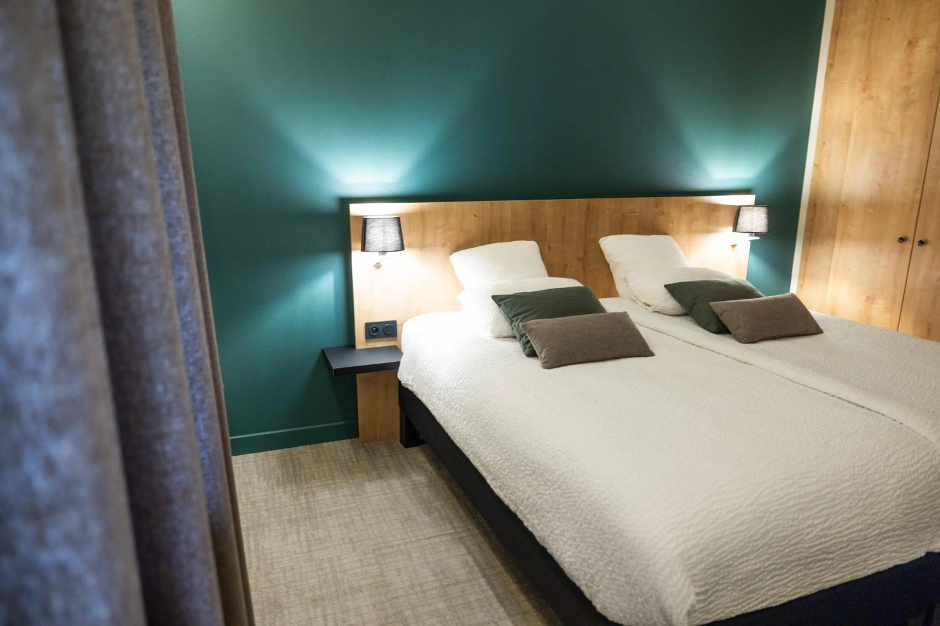 Bed in Logis Hôtel Restaurant & Spa La Rochette