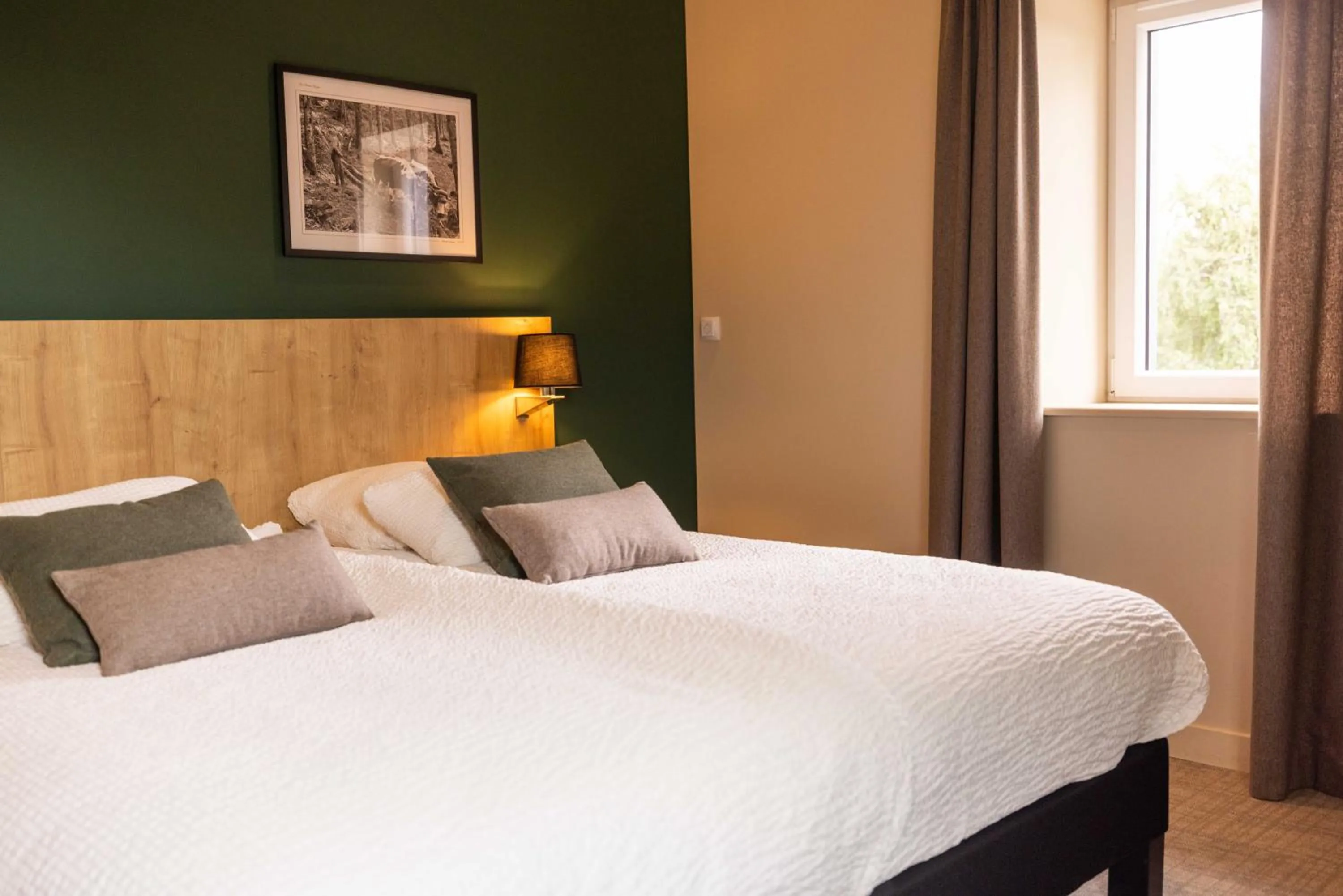 Bed in Logis Hôtel Restaurant & Spa La Rochette