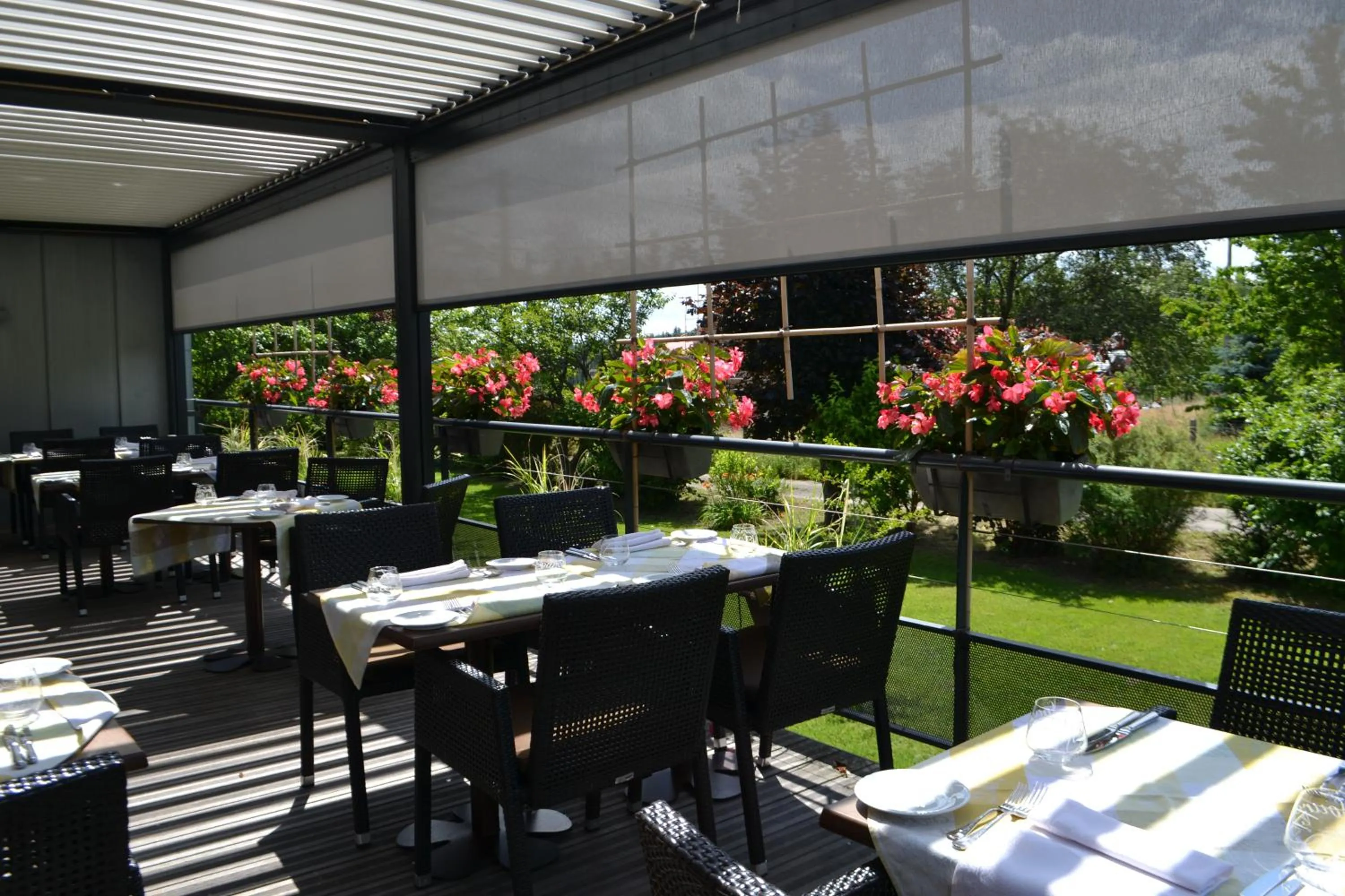 Restaurant/places to eat in Logis Hôtel Restaurant & Spa La Rochette