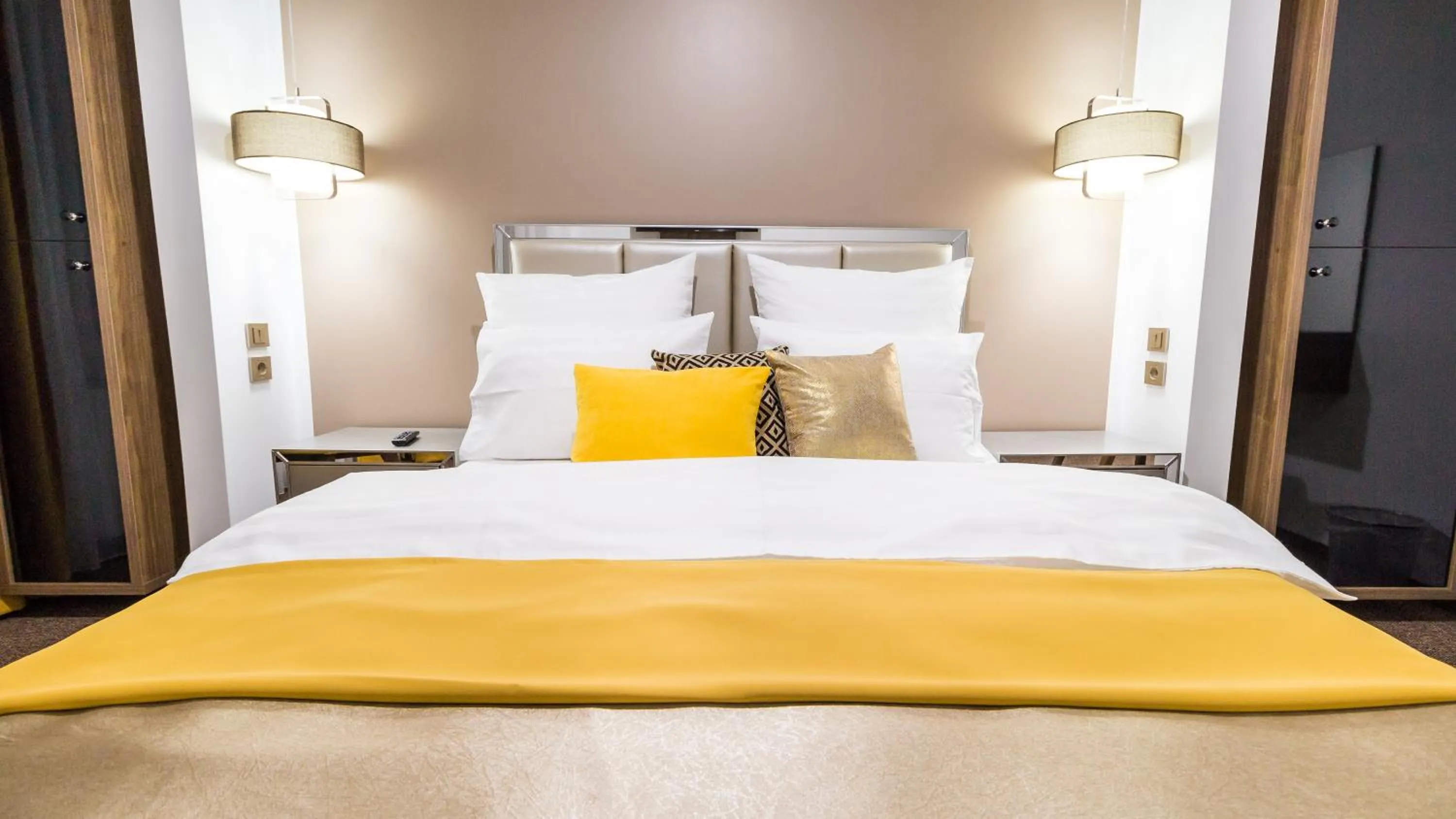 Bed in Dumbrava Residence