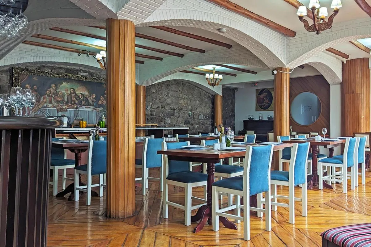 Restaurant/places to eat in Hotel Monasterio San Pedro