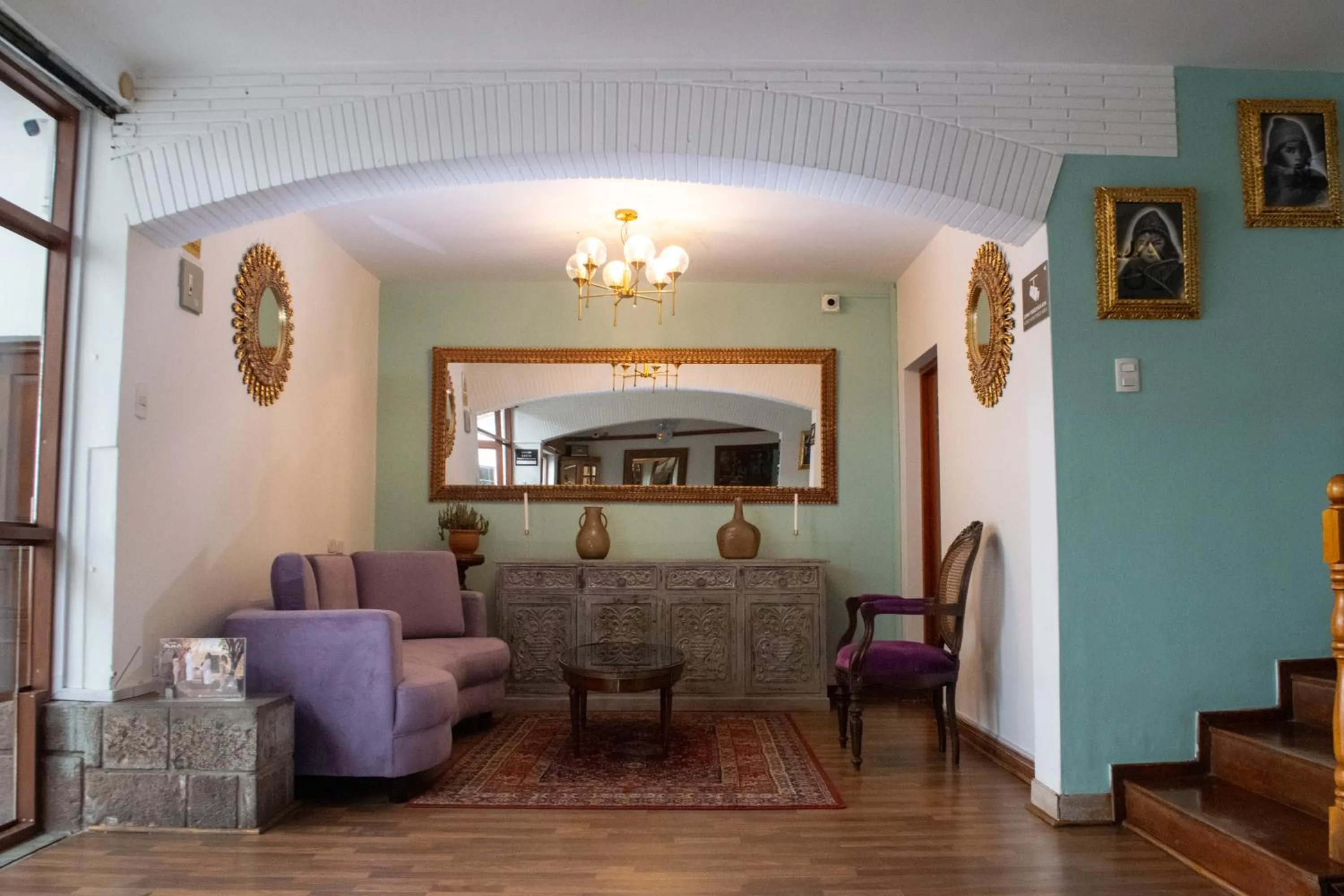 Living room in Hotel Monasterio San Pedro