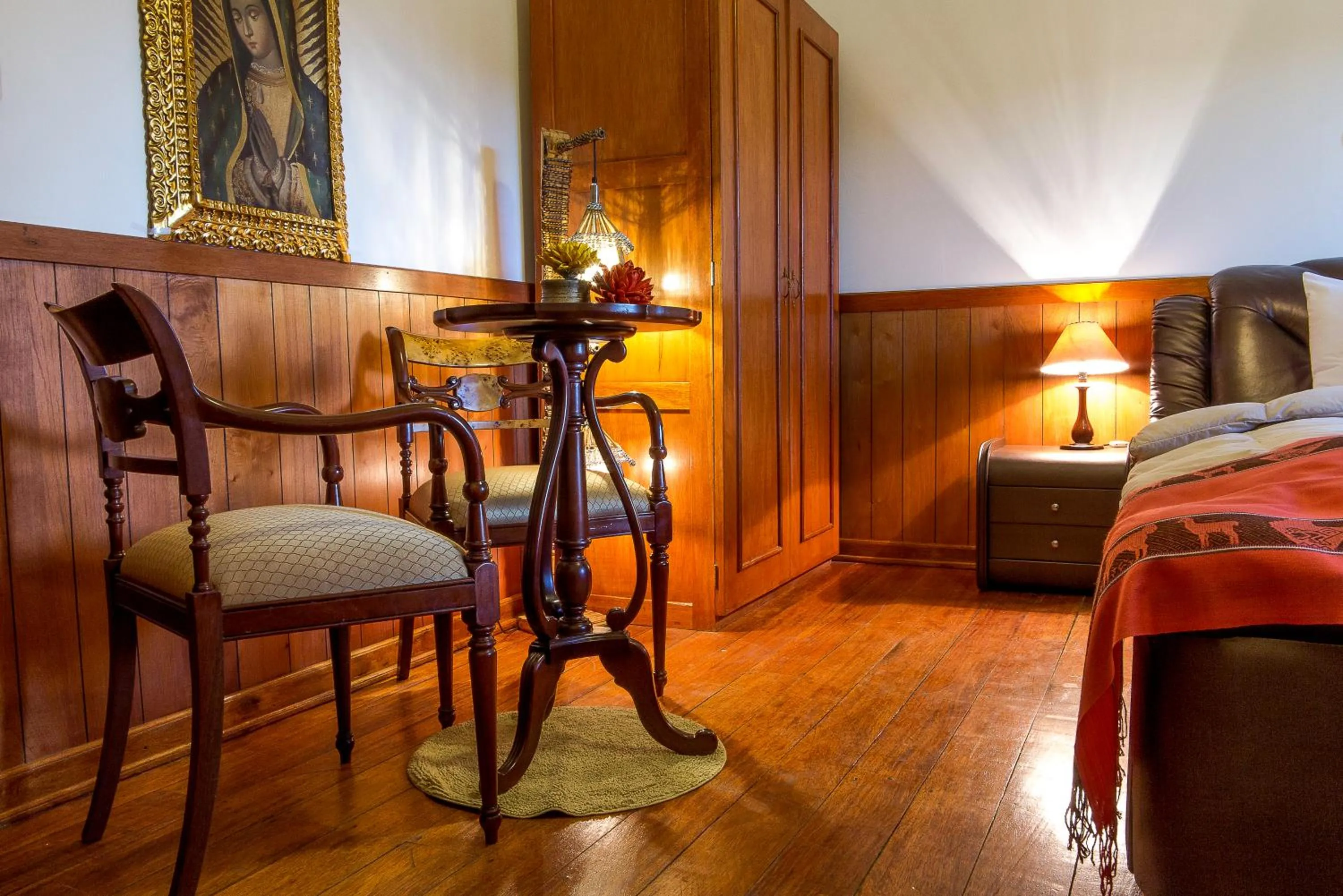 Living room, Bed in Hotel Monasterio San Pedro